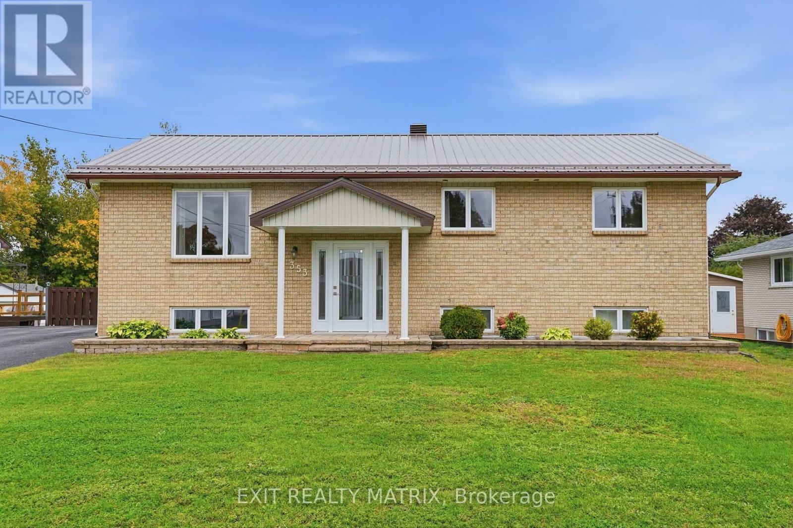 353 Nelson Street E Property Photo 2
