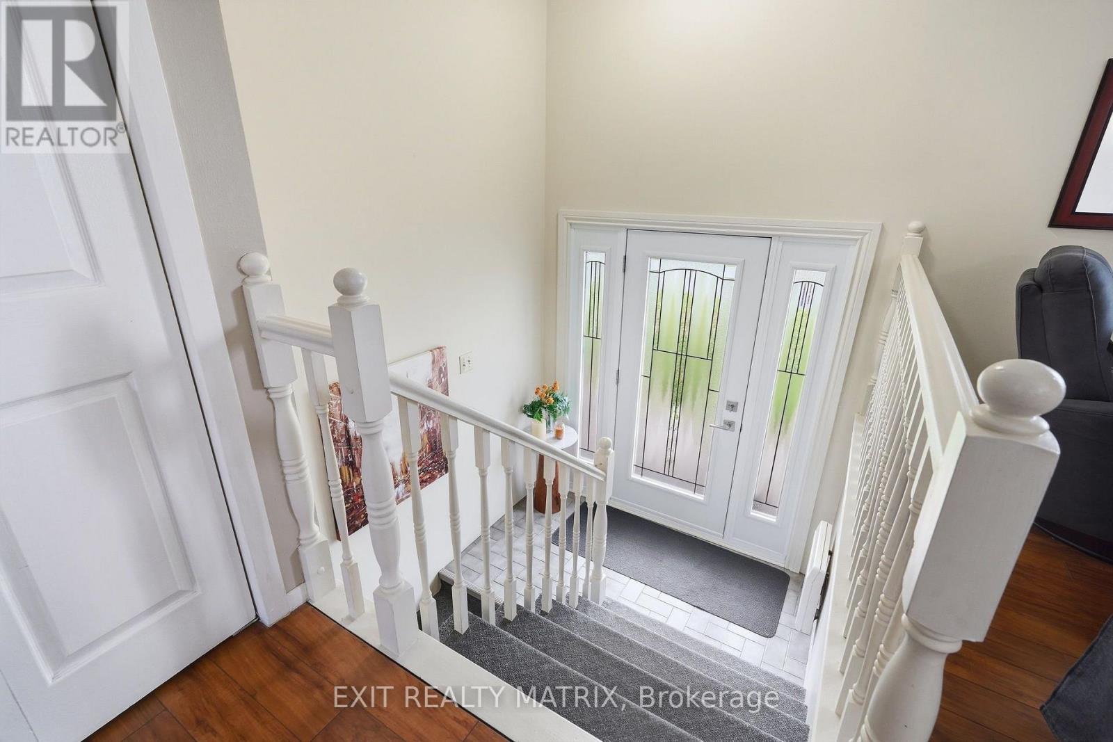 353 Nelson Street E Property Photo 3