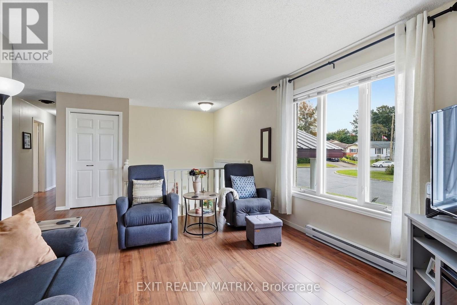 353 Nelson Street E Property Photo 5