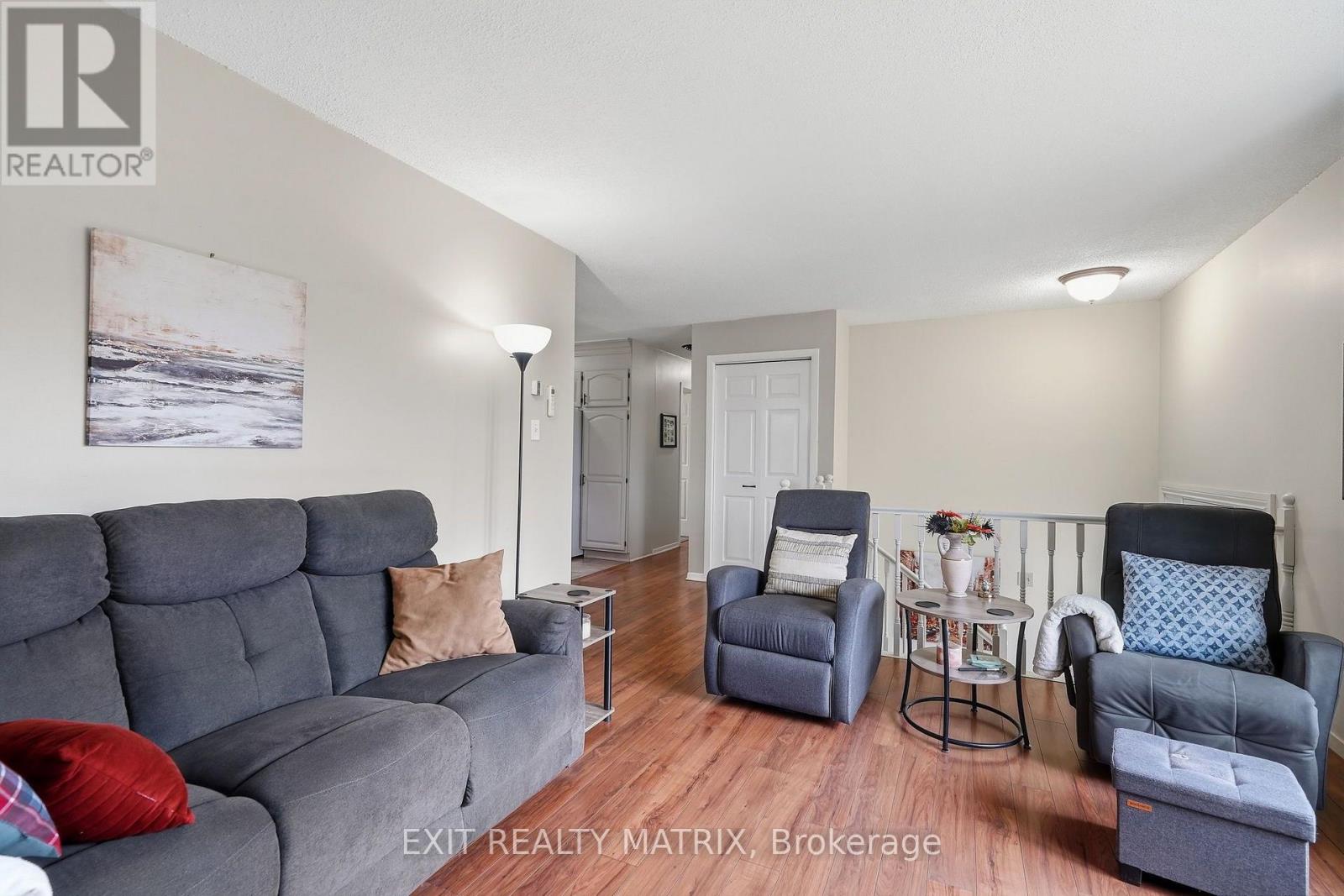 353 Nelson Street E Property Photo 6
