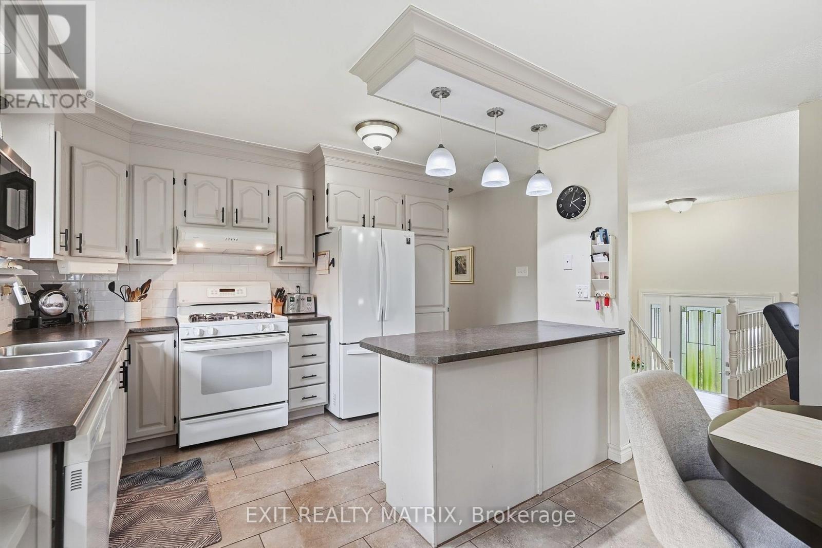 353 Nelson Street E Property Photo 9