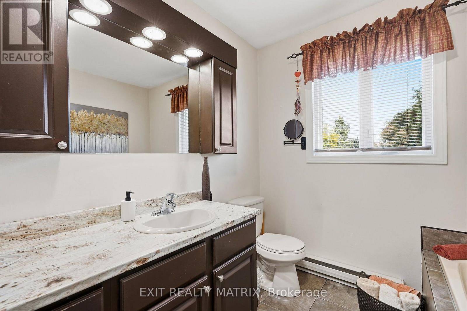 353 Nelson Street E Property Photo 16