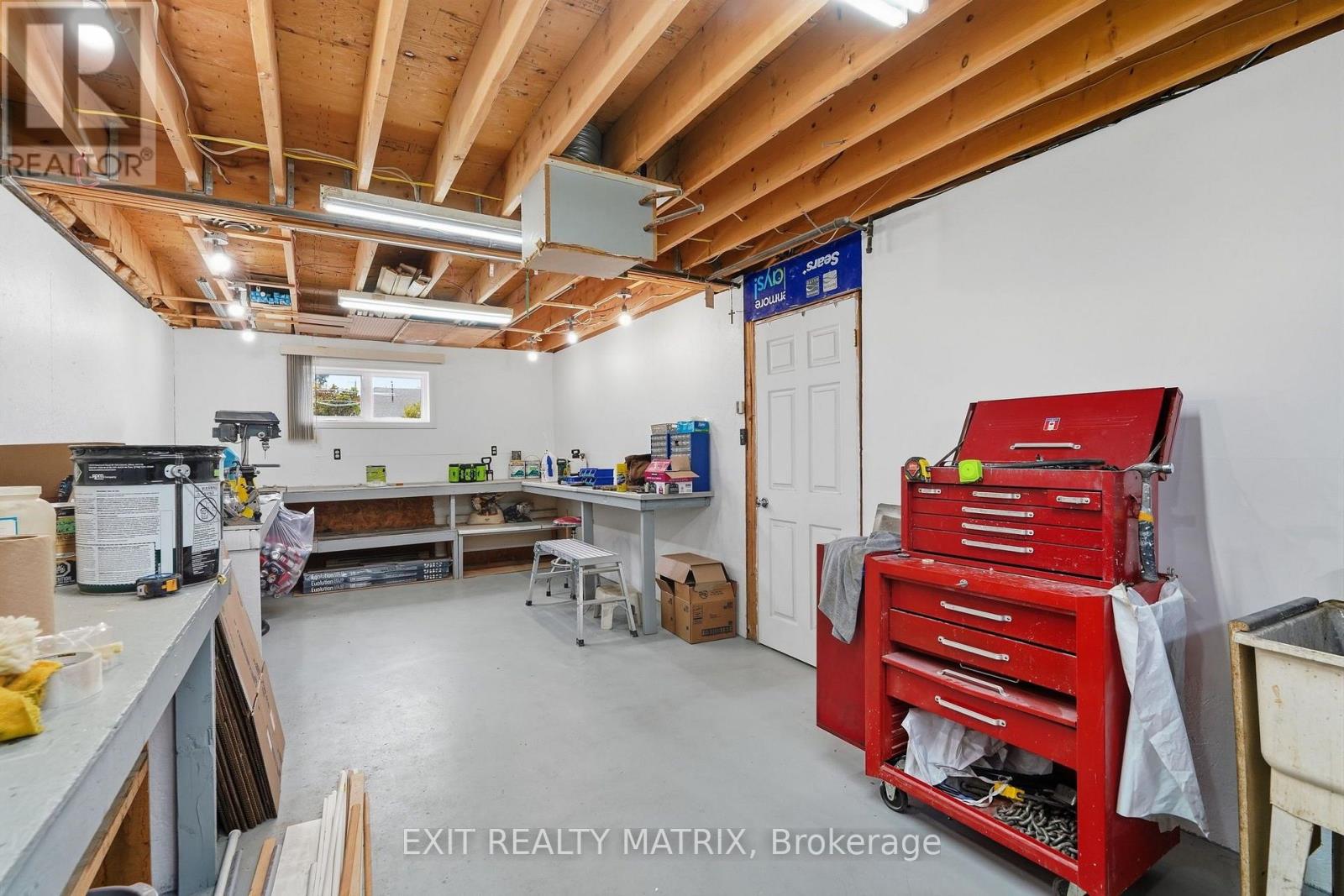 353 Nelson Street E Property Photo 25