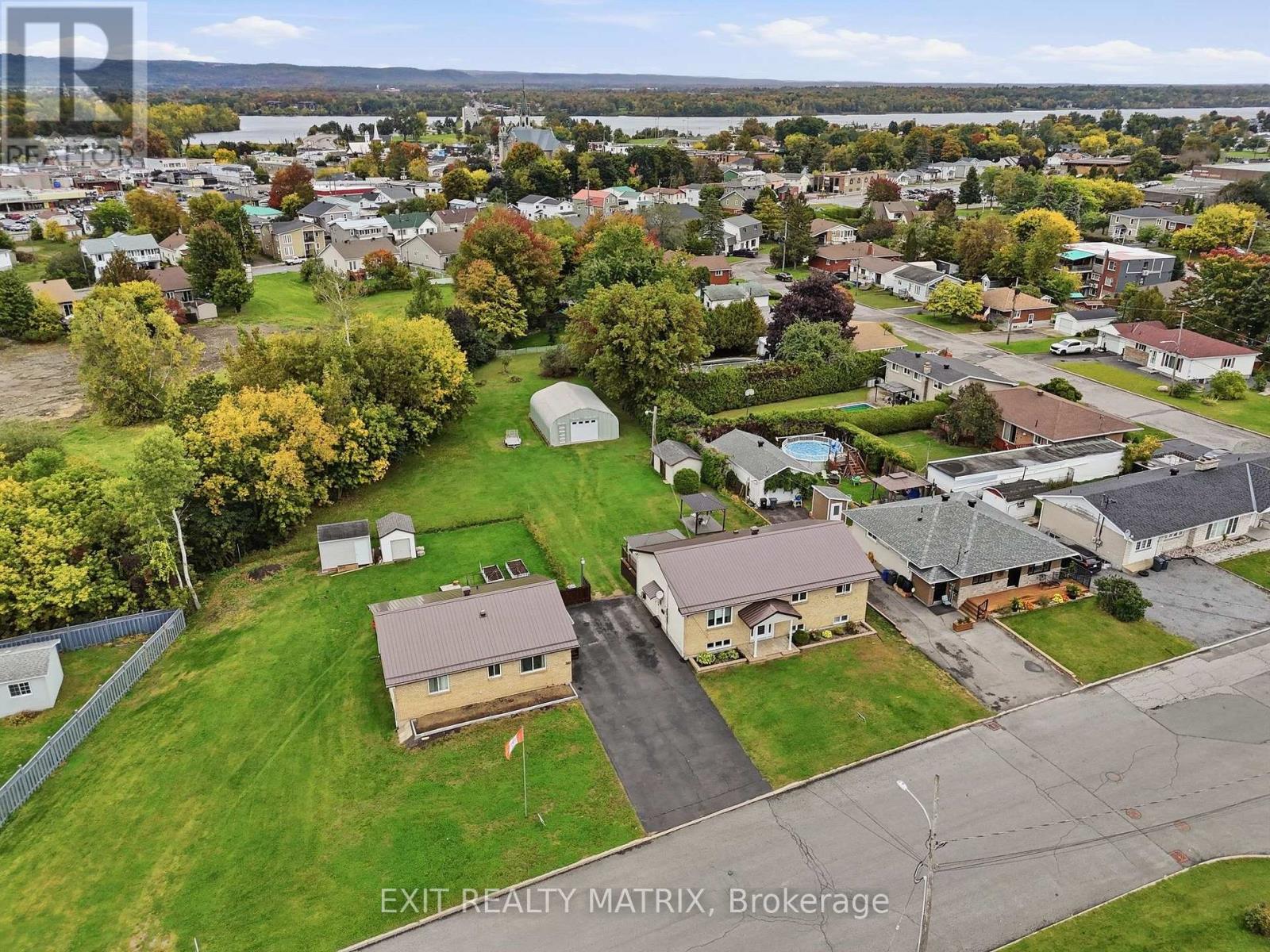 353 Nelson Street E Property Photo 36