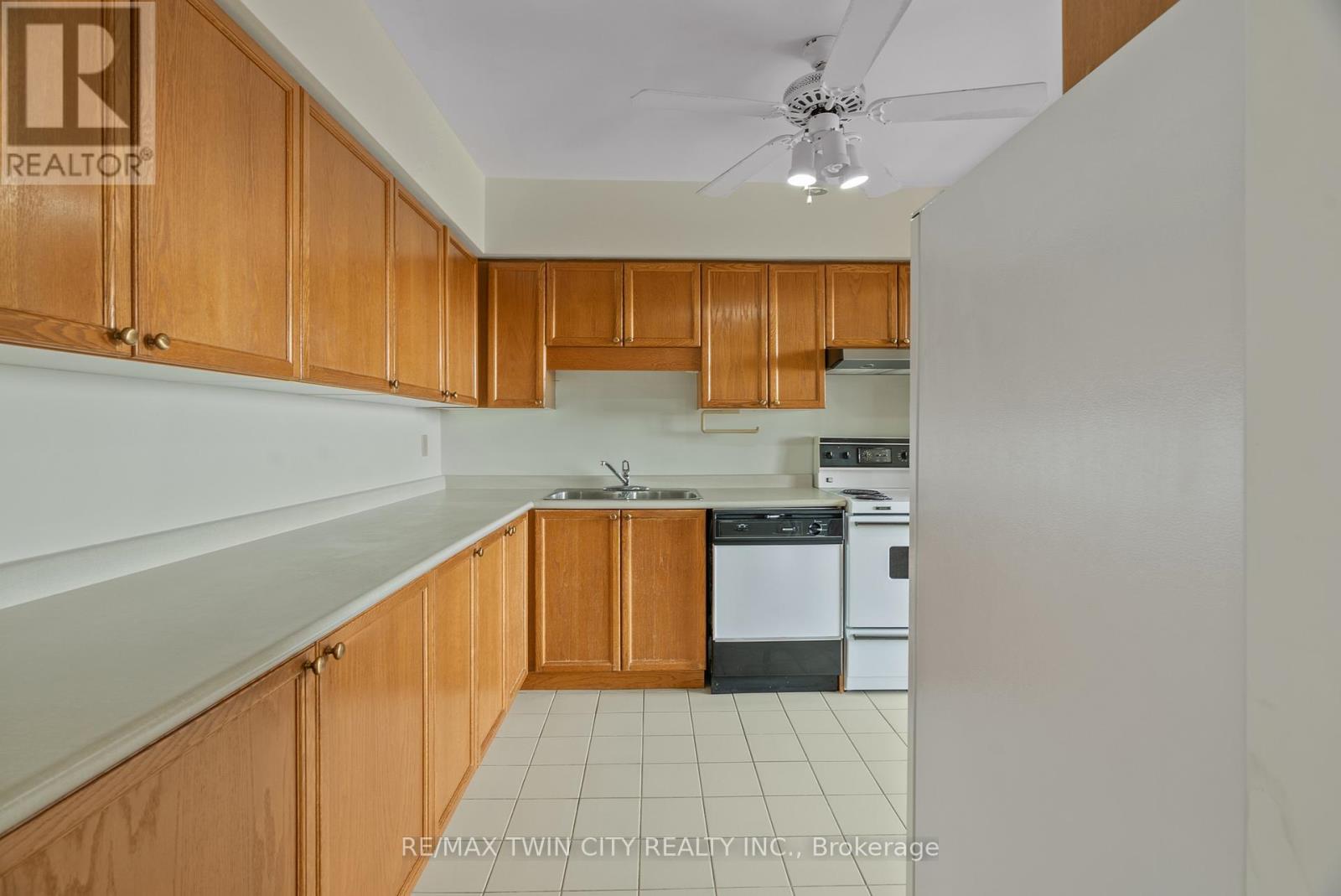 905 - 9 Bonheur Court Property Photo 6