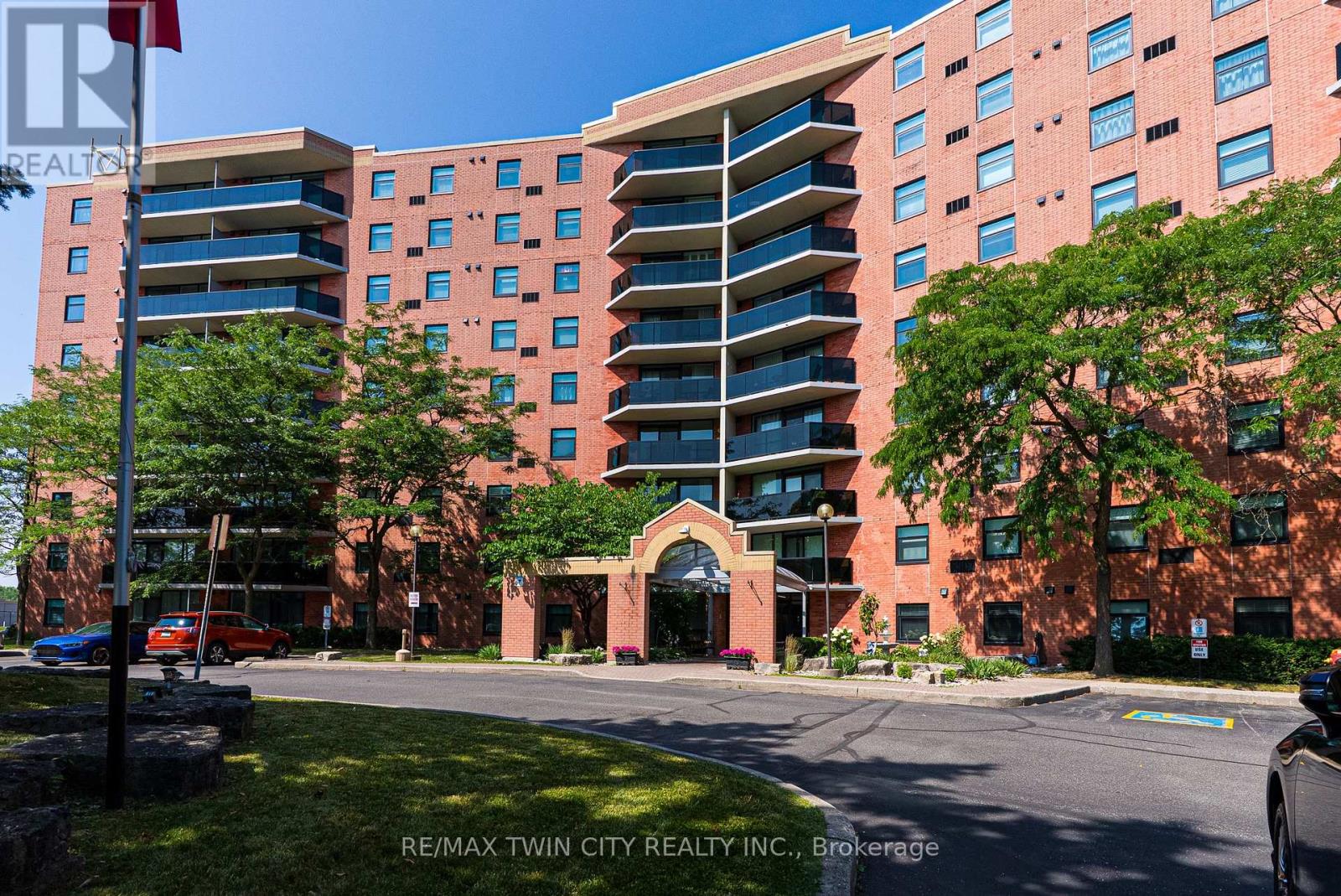 905 - 9 Bonheur Court Property Photo 32