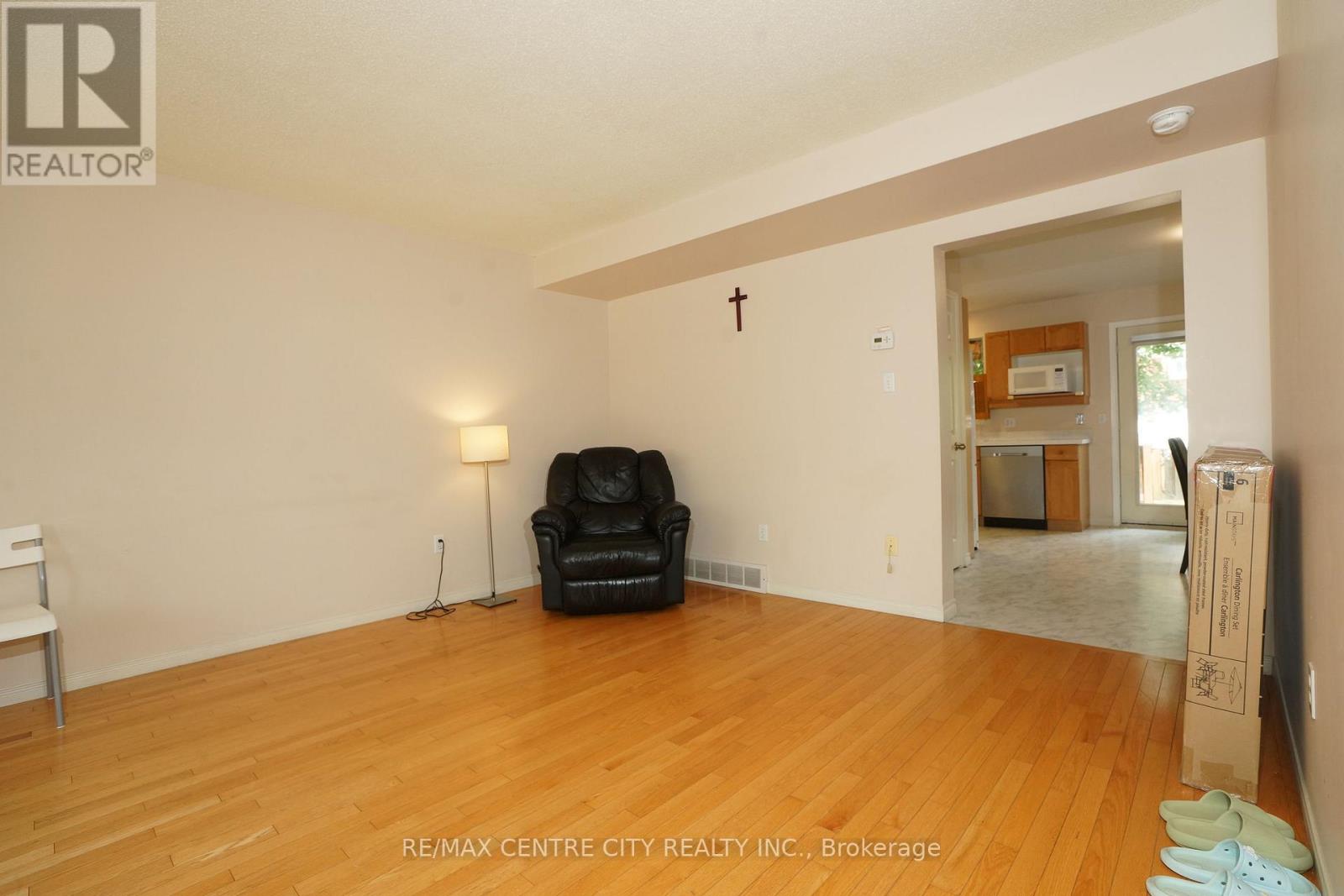 8 - 50 Chapman Court Property Photo 6