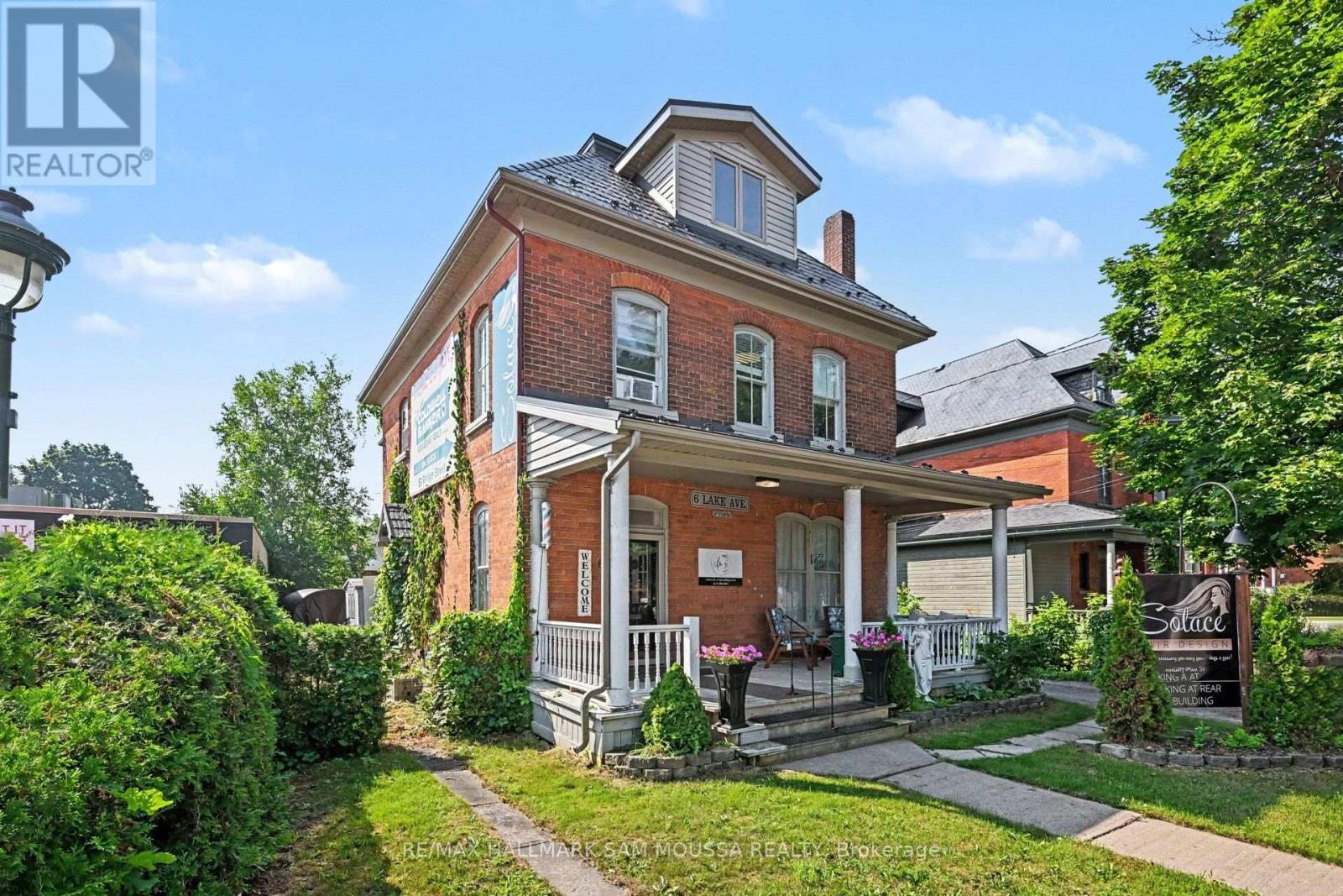 6 Lake Avenue W Property Photo 2