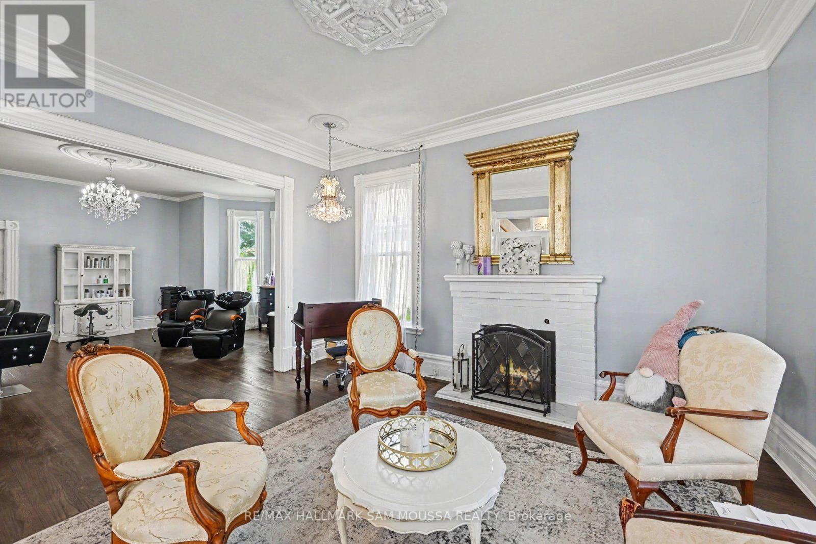 6 Lake Avenue W Property Photo 8