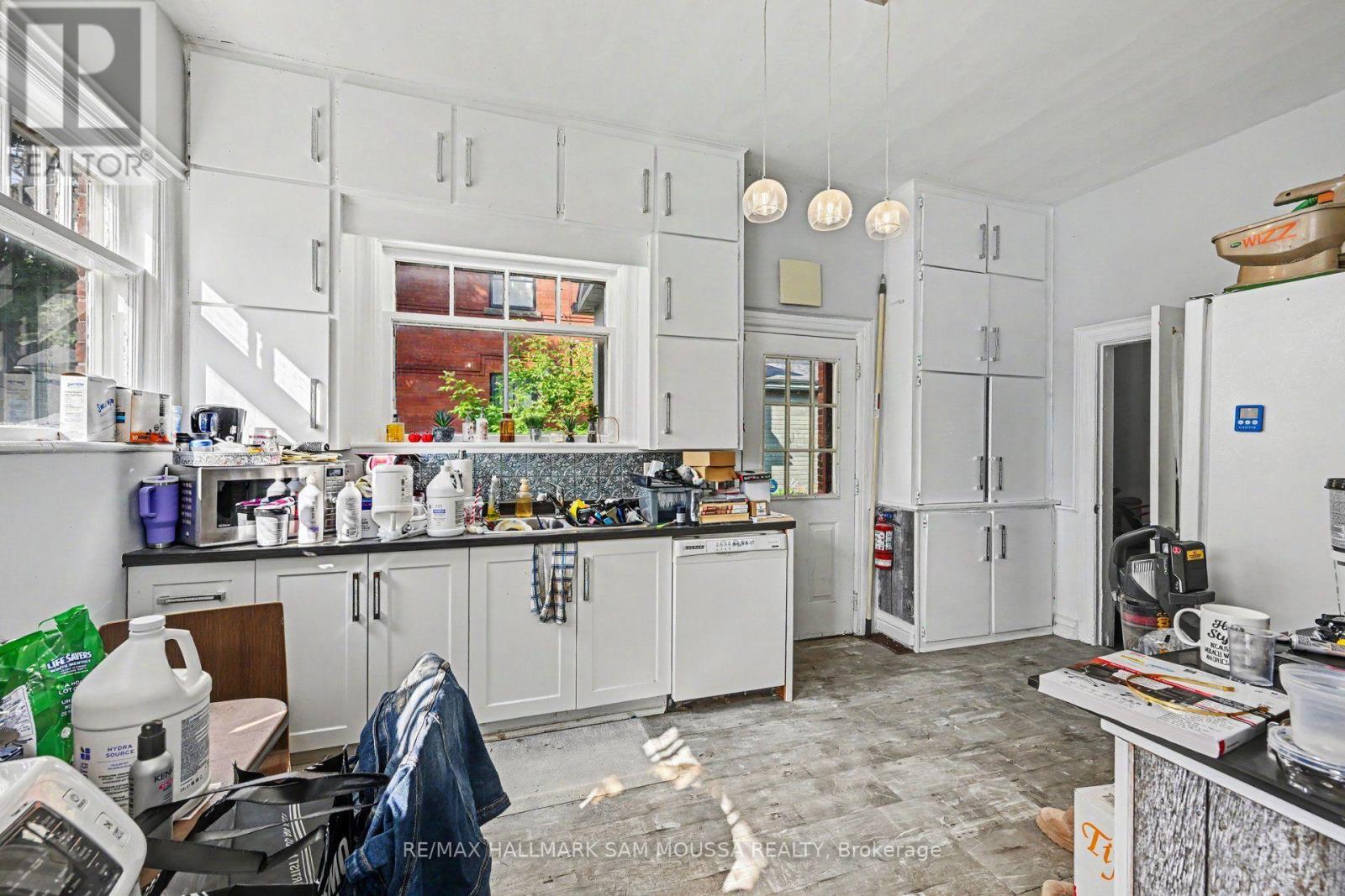 6 Lake Avenue W Property Photo 12