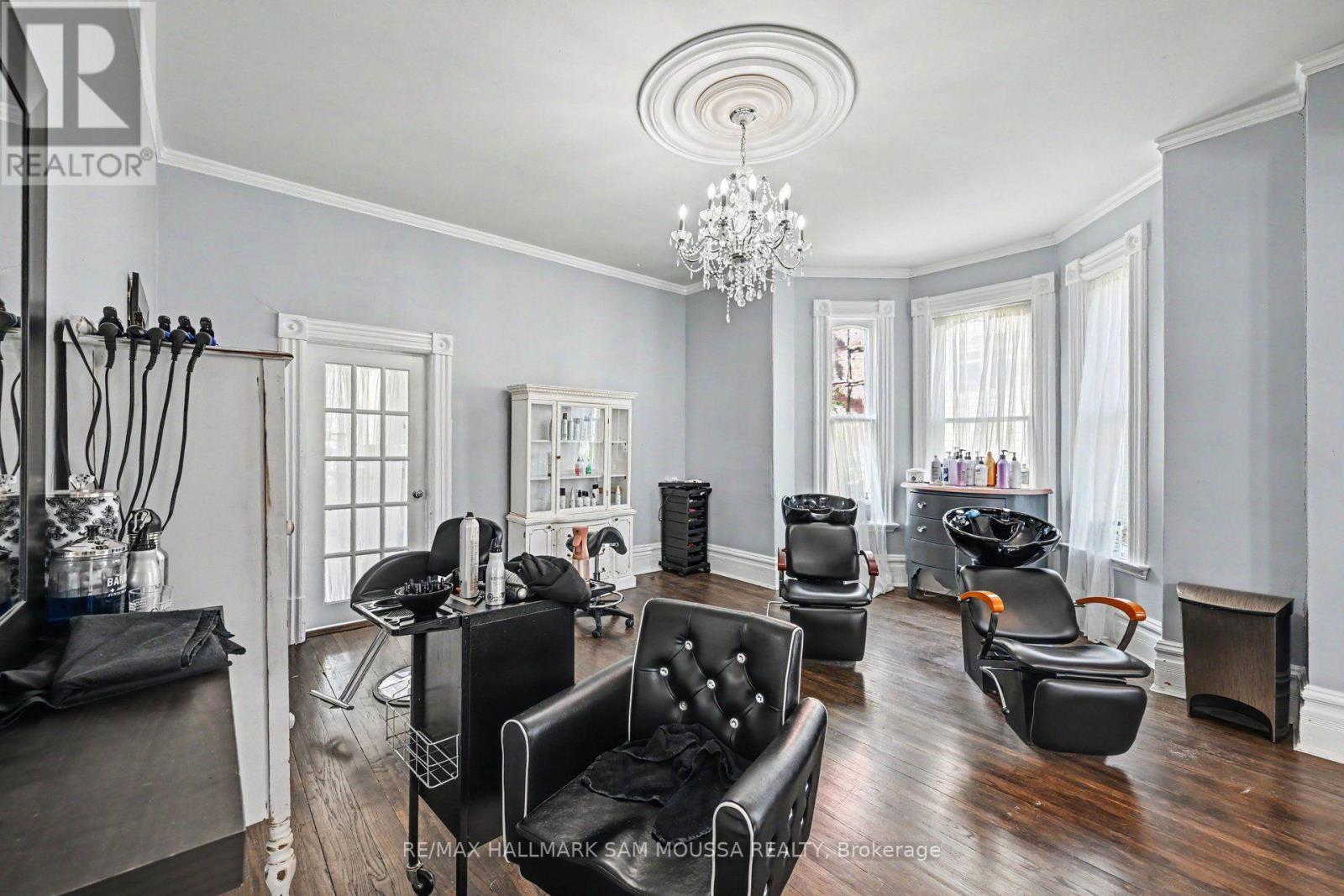6 Lake Avenue W Property Photo 14