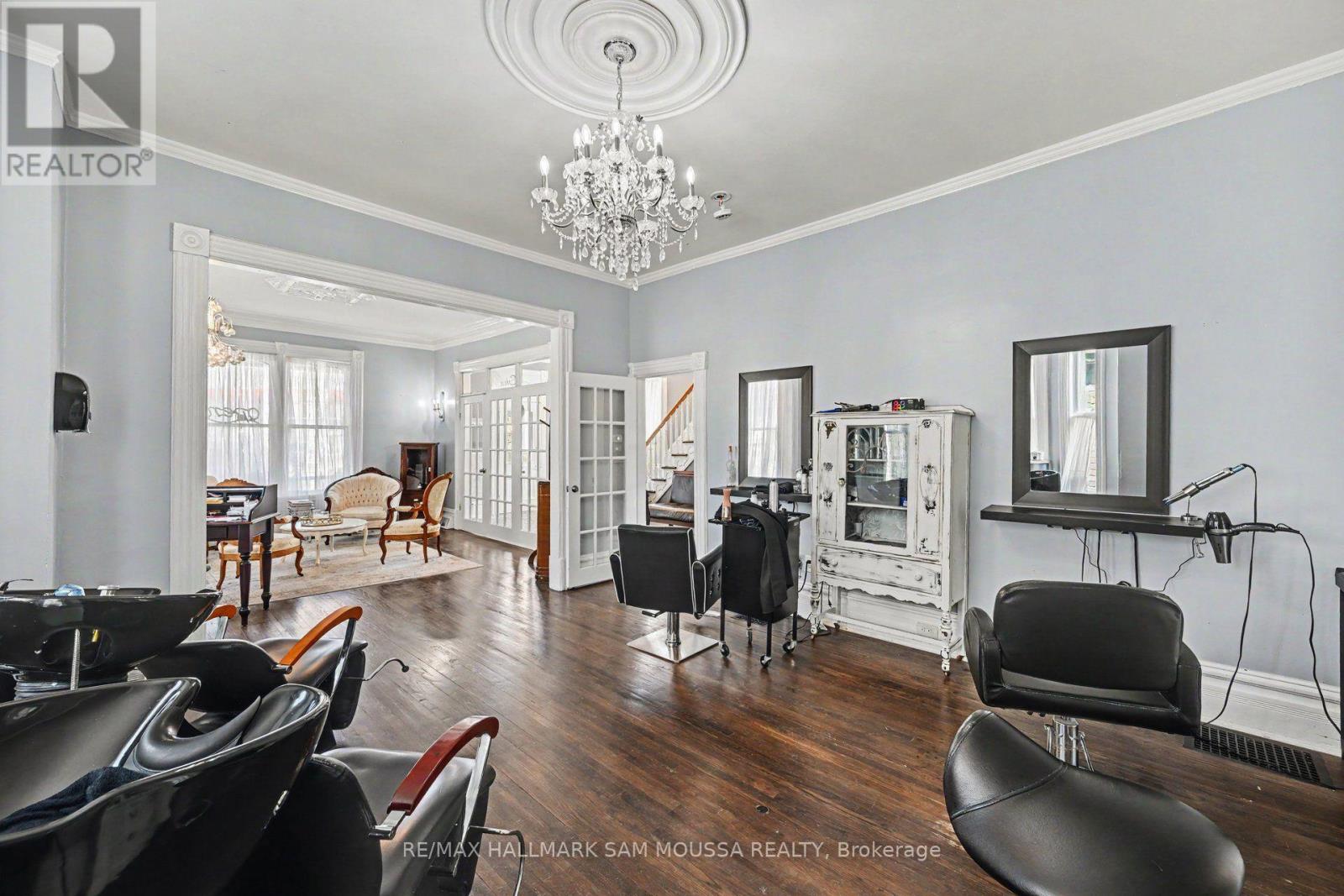6 Lake Avenue W Property Photo 16
