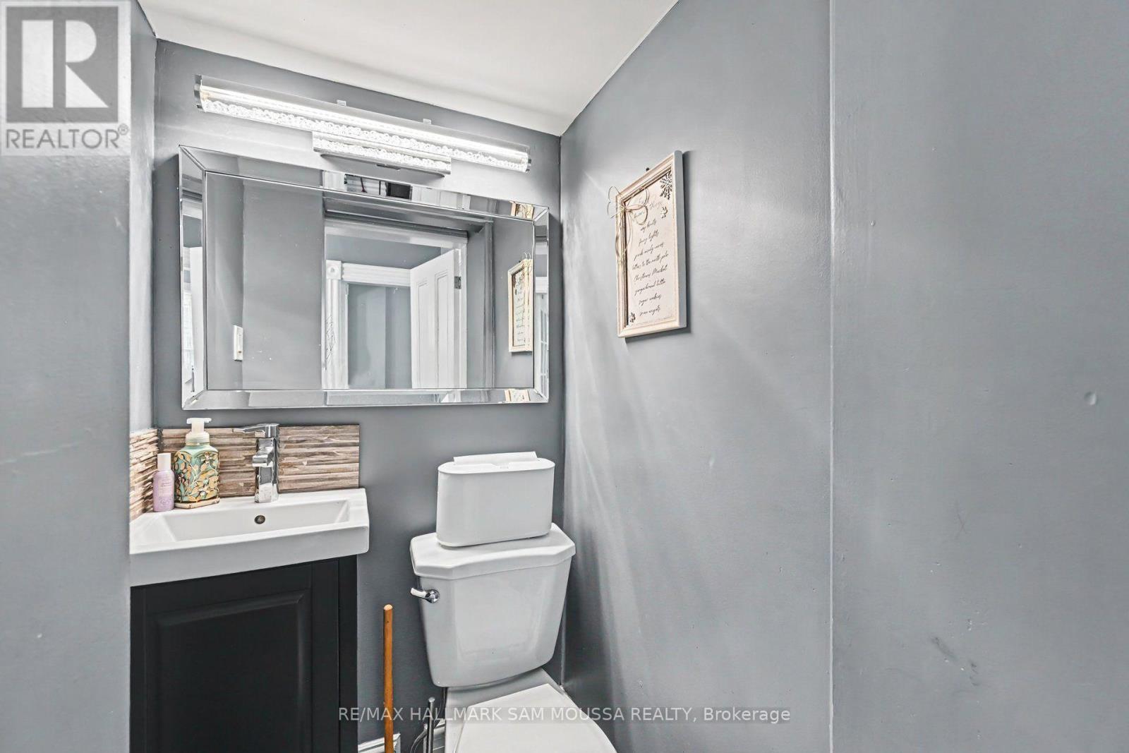 6 Lake Avenue W Property Photo 17
