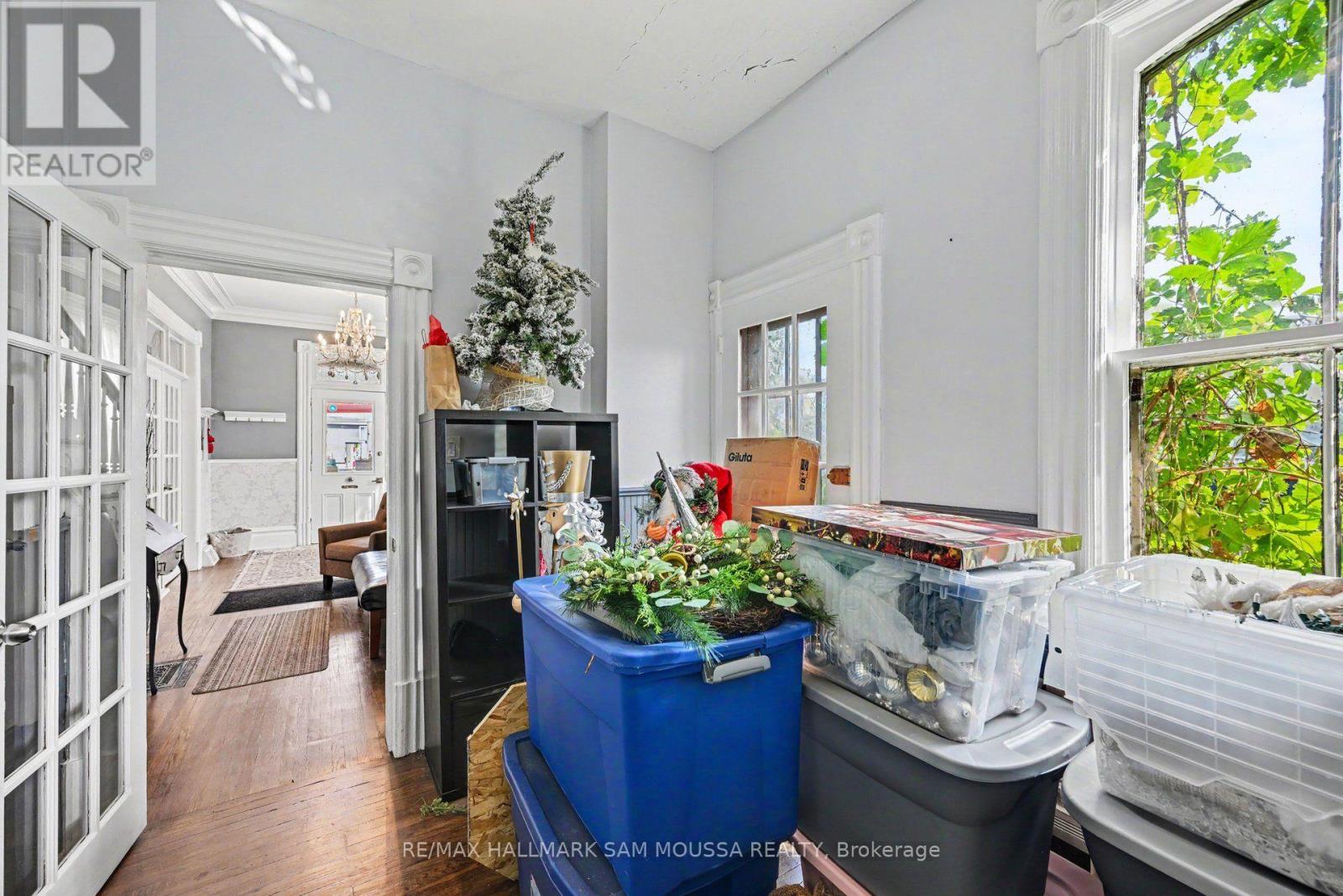 6 Lake Avenue W Property Photo 18