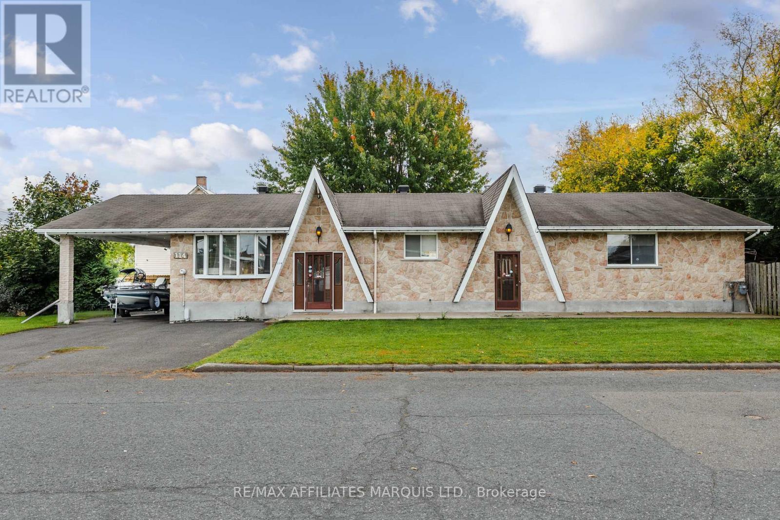 114 St George Street W Property Photo 1