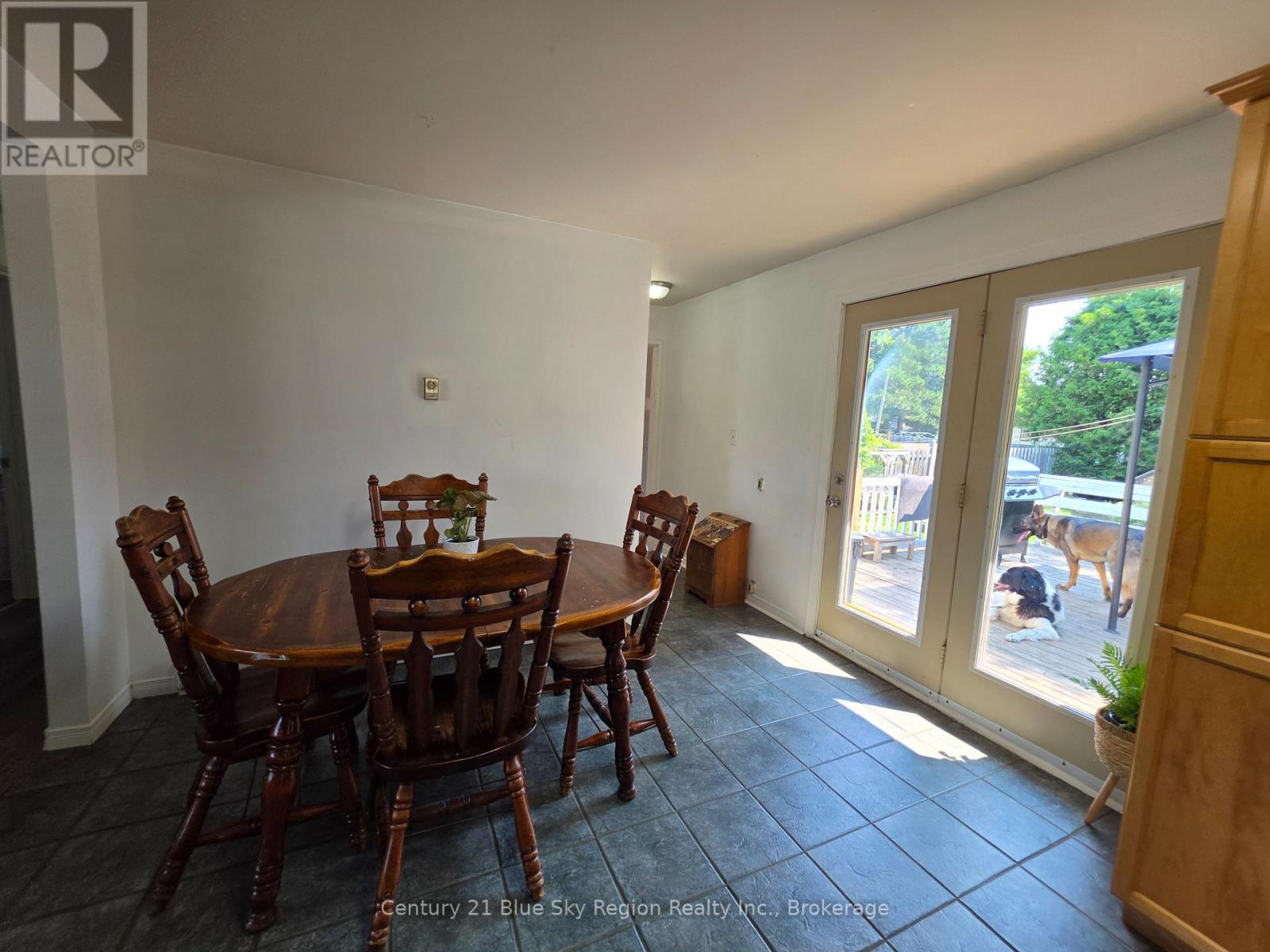 324 King Street Property Photo 6