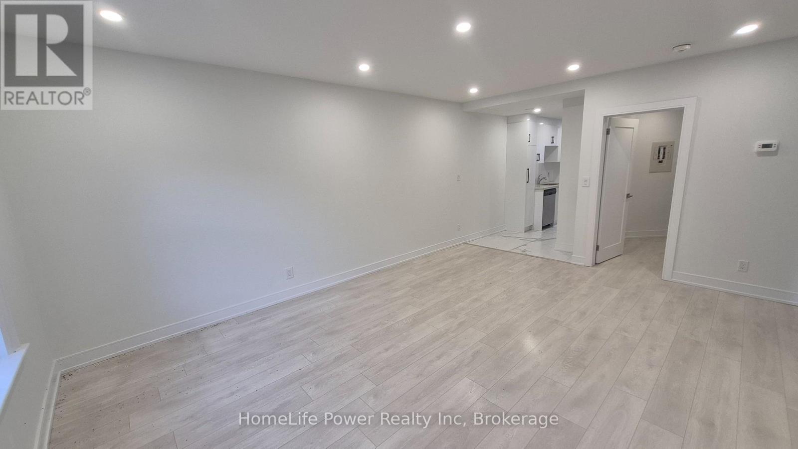1u - 35 Wellington Street Property Photo 3
