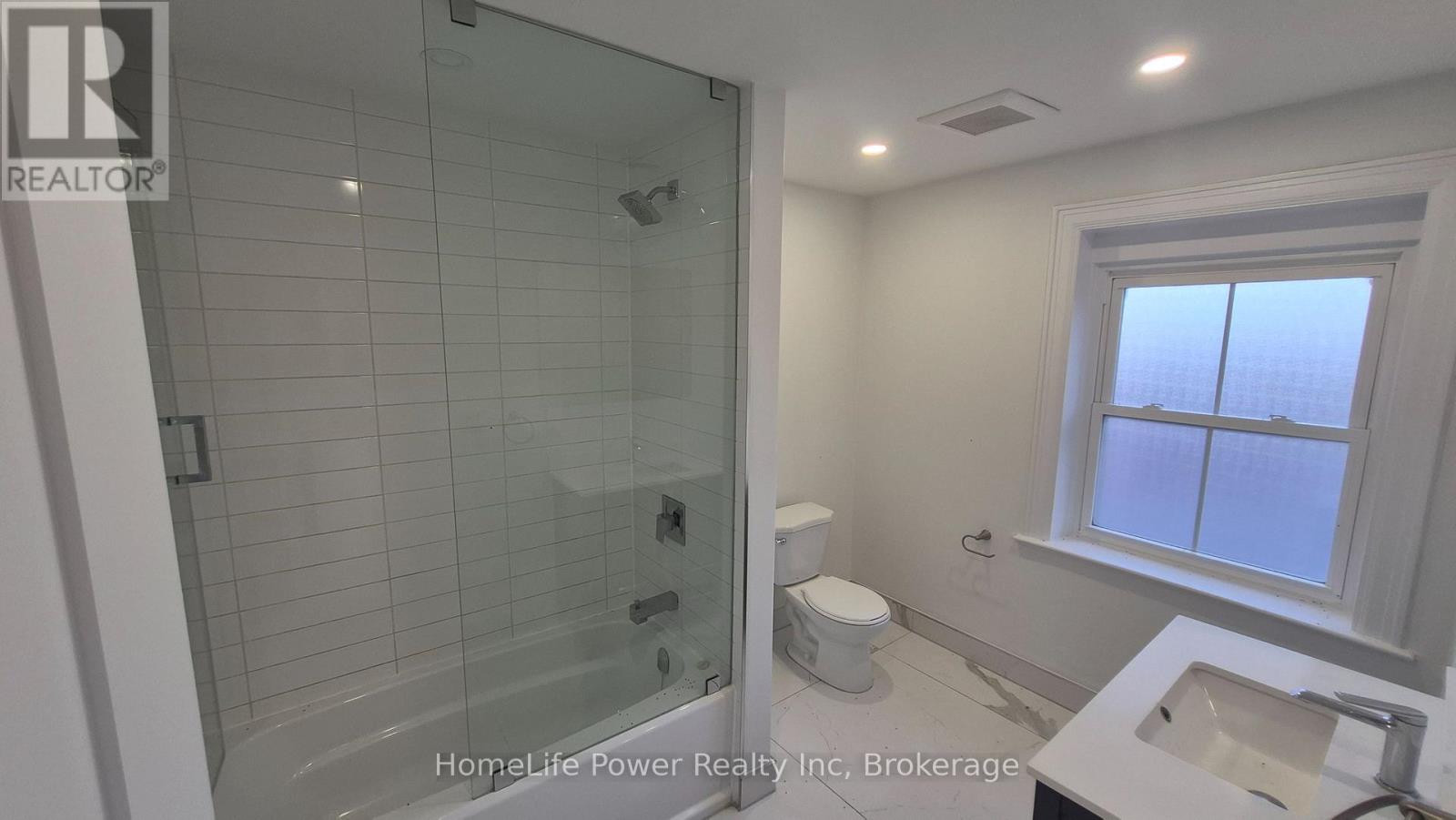 1u - 35 Wellington Street Property Photo 10