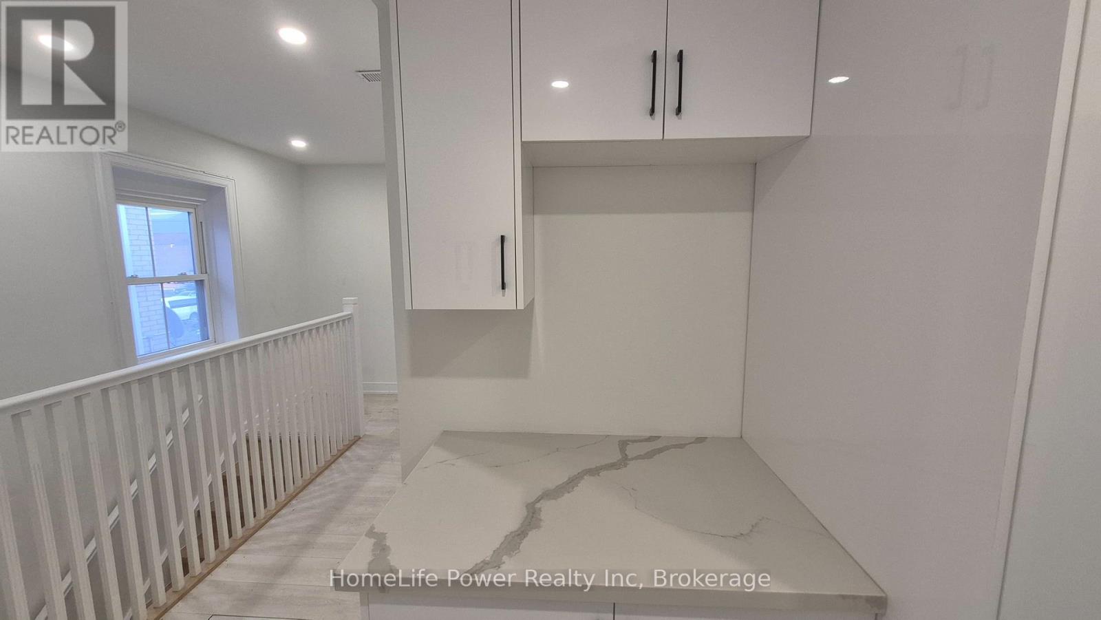 1u - 35 Wellington Street Property Photo 11