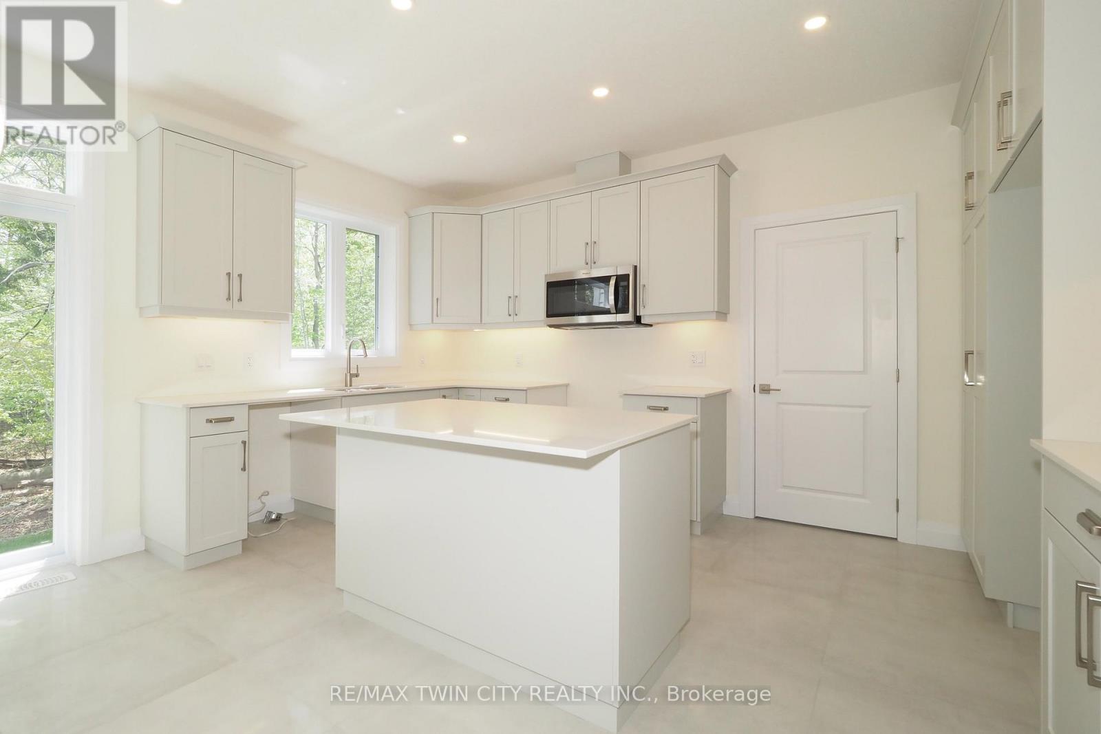 220 Jeffrey Place Property Photo 11