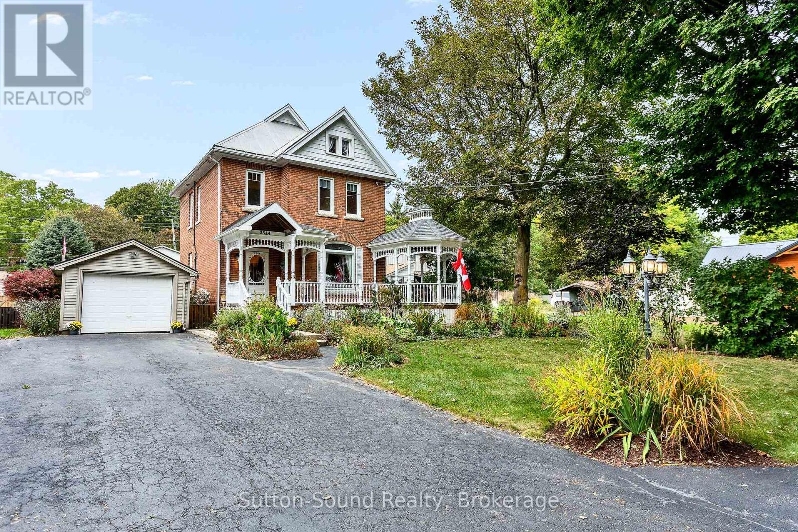 2344 3rd Avenue W Property Photo 2