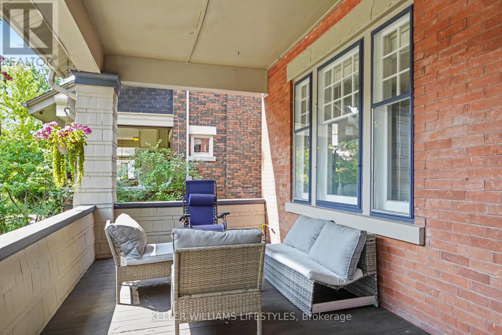 31 Gerrard Street Property Photo 4