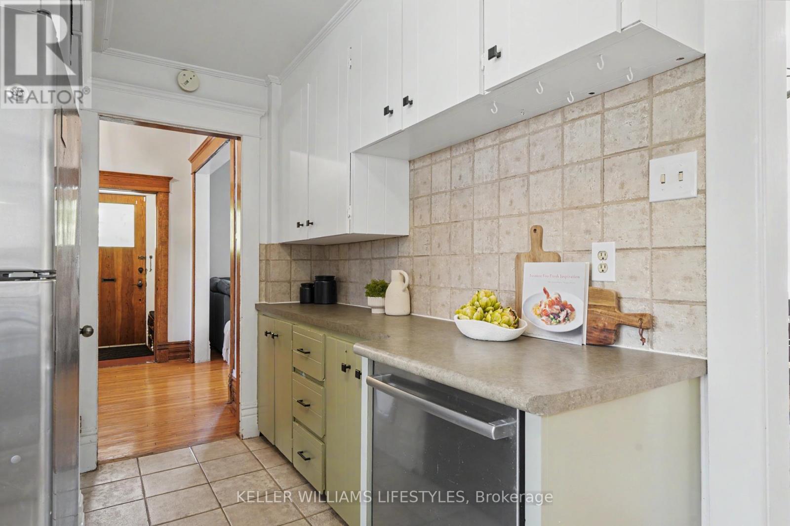 31 Gerrard Street Property Photo 13