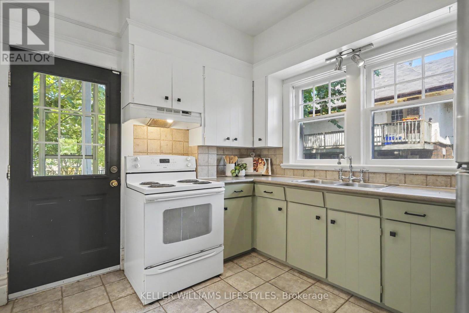 31 Gerrard Street Property Photo 15