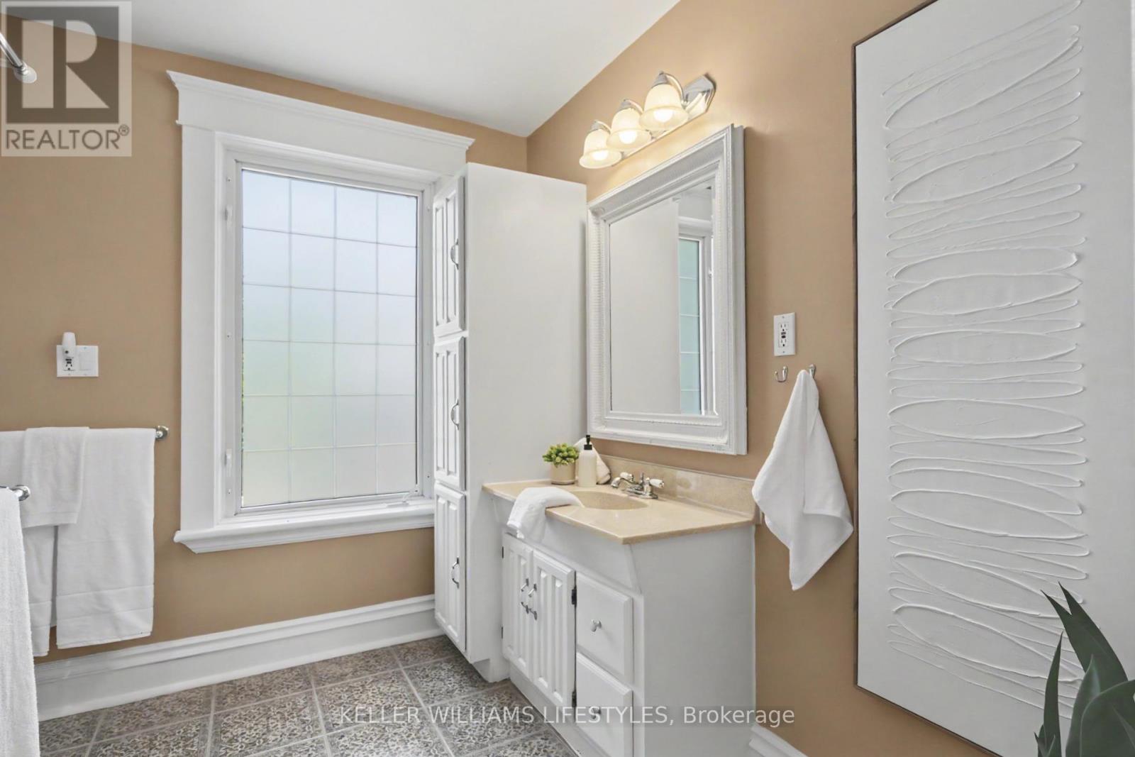 31 Gerrard Street Property Photo 25