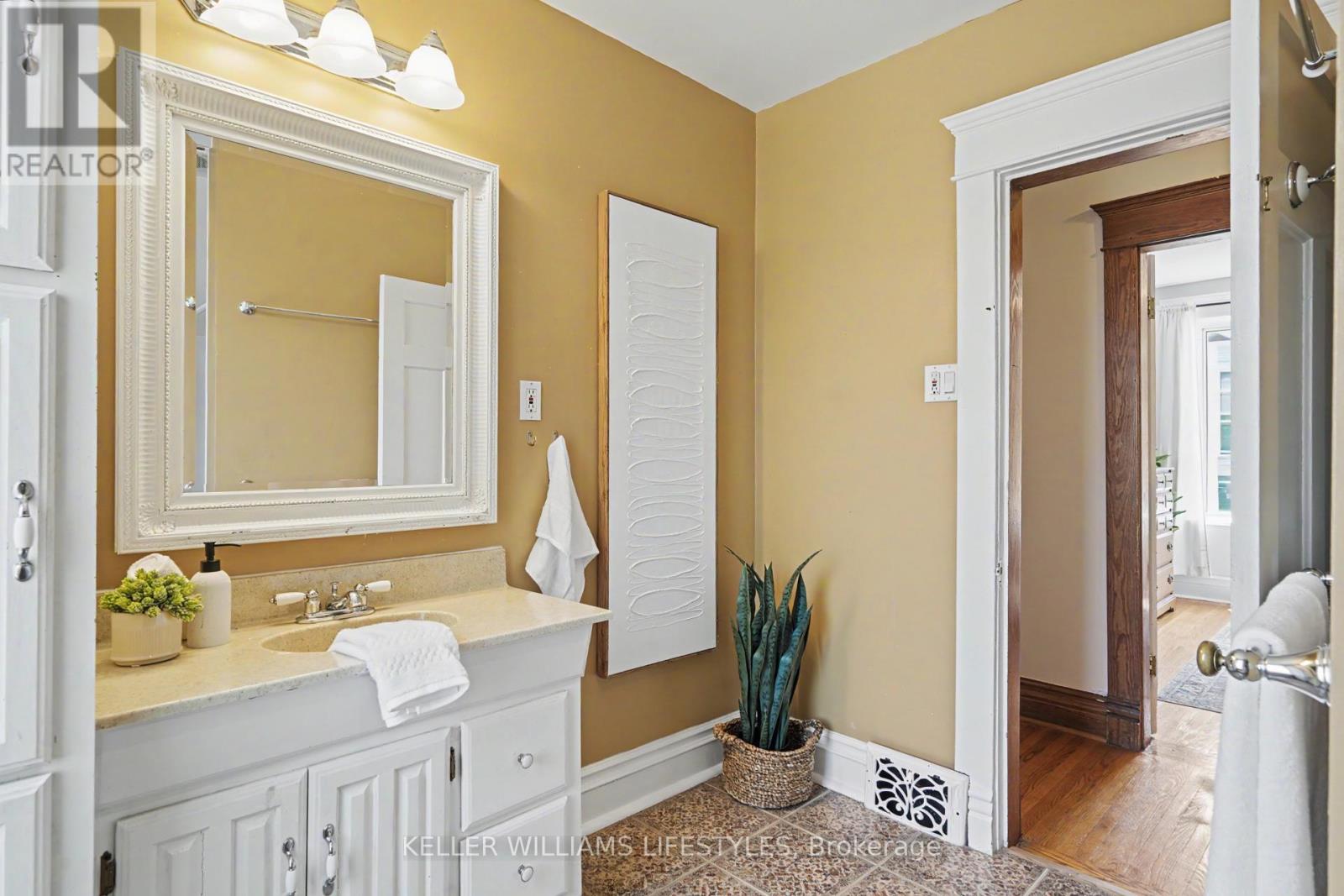 31 Gerrard Street Property Photo 26