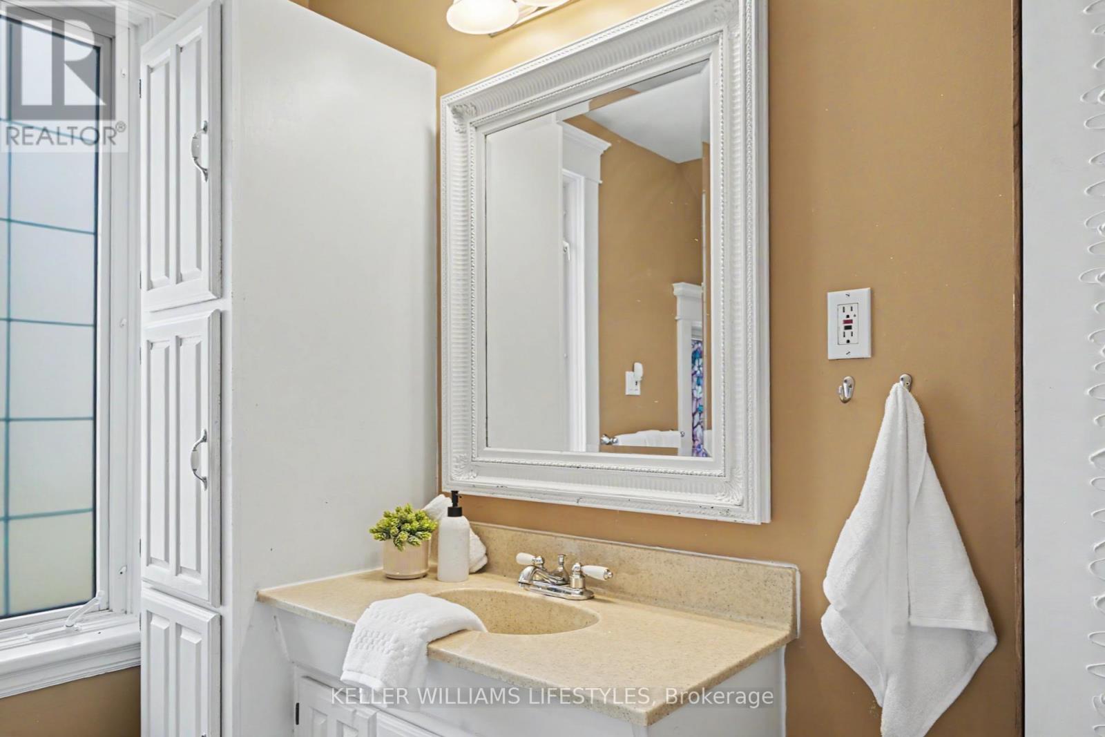 31 Gerrard Street Property Photo 27