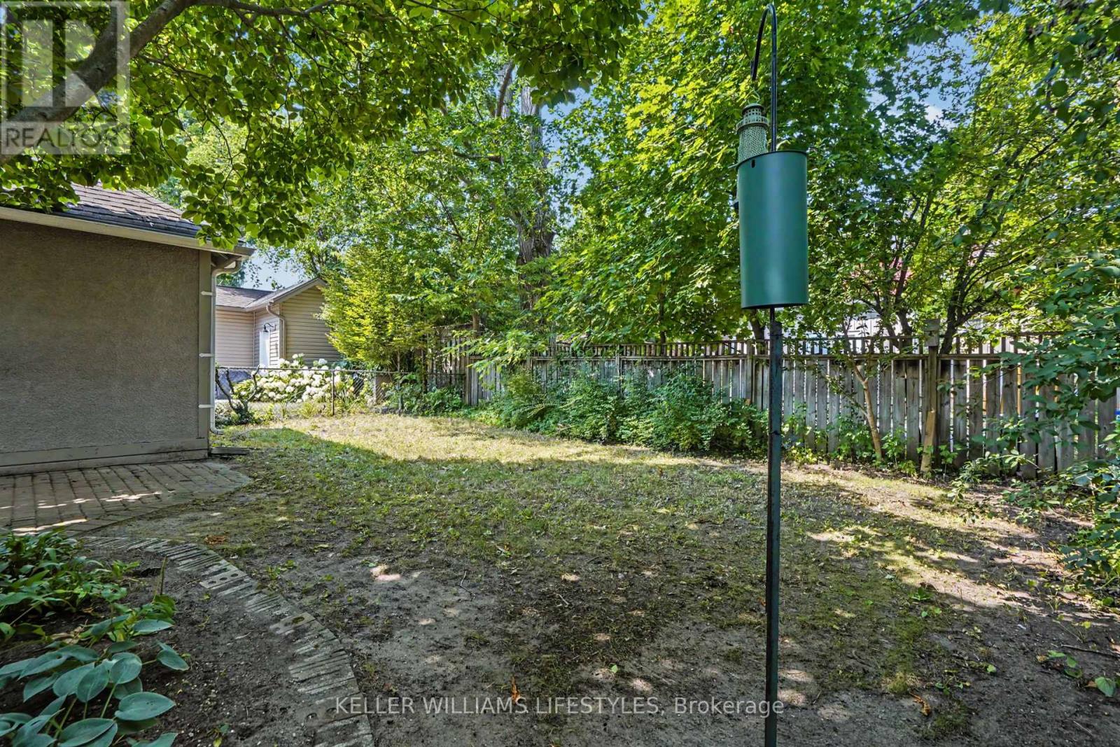 31 Gerrard Street Property Photo 38