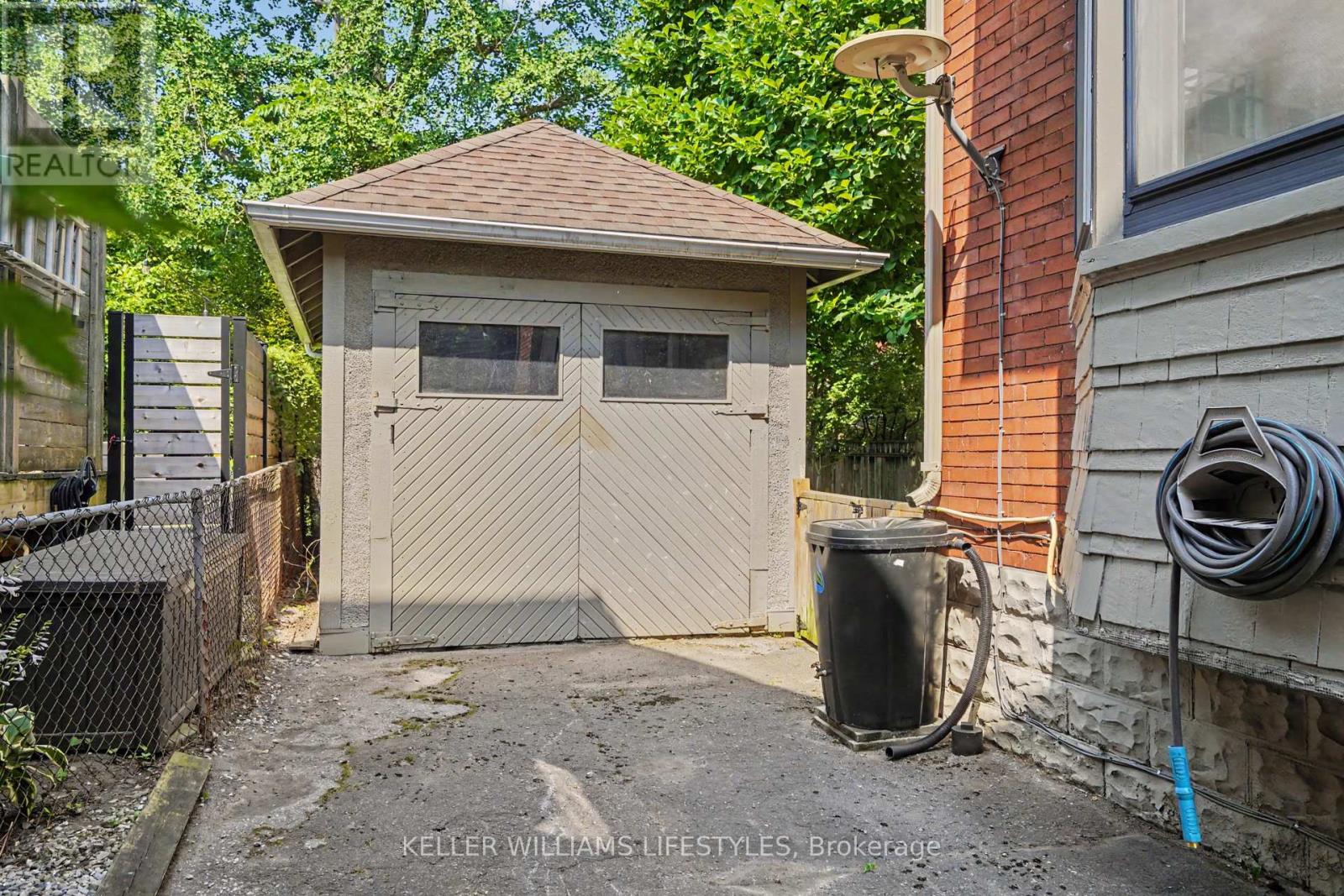 31 Gerrard Street Property Photo 42