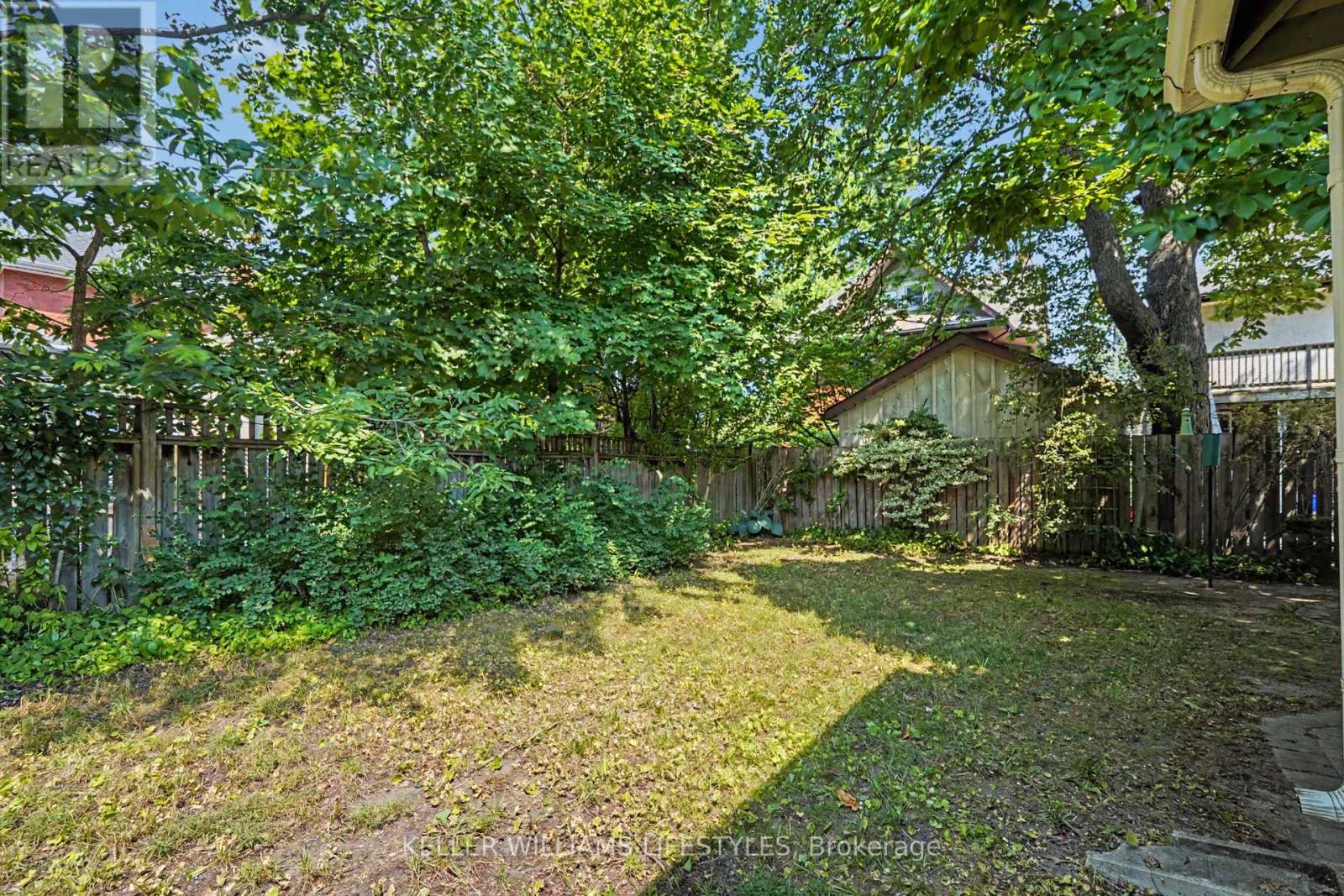 31 Gerrard Street Property Photo 46