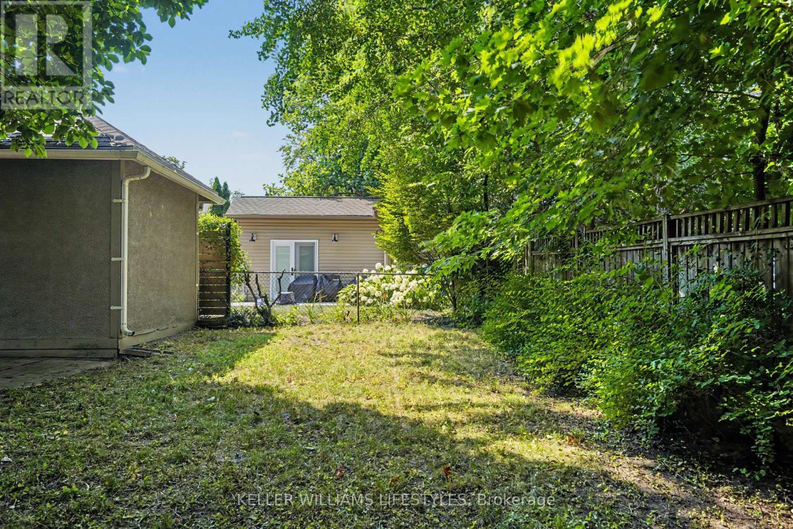 31 Gerrard Street Property Photo 48