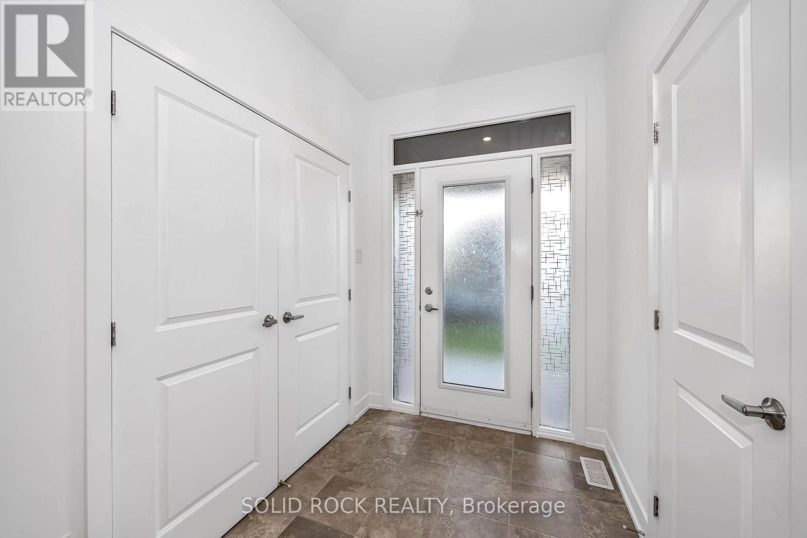 859 Solarium Avenue E Property Photo 4