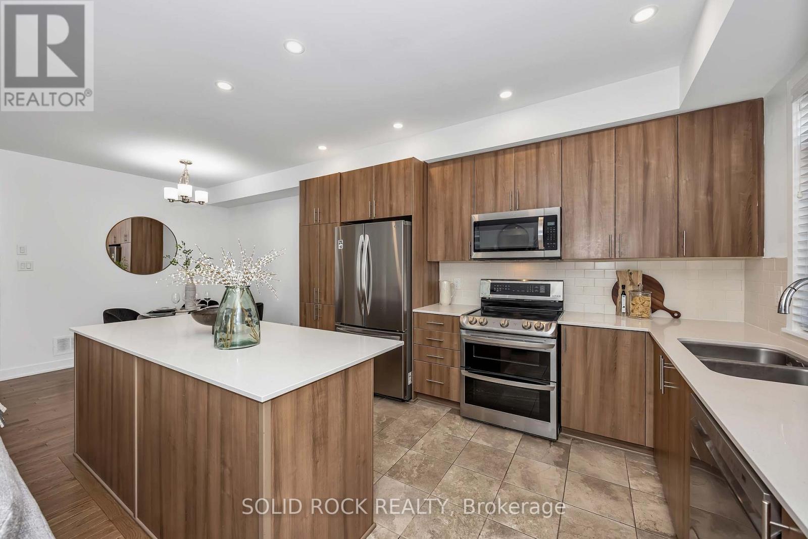 859 Solarium Avenue E Property Photo 9