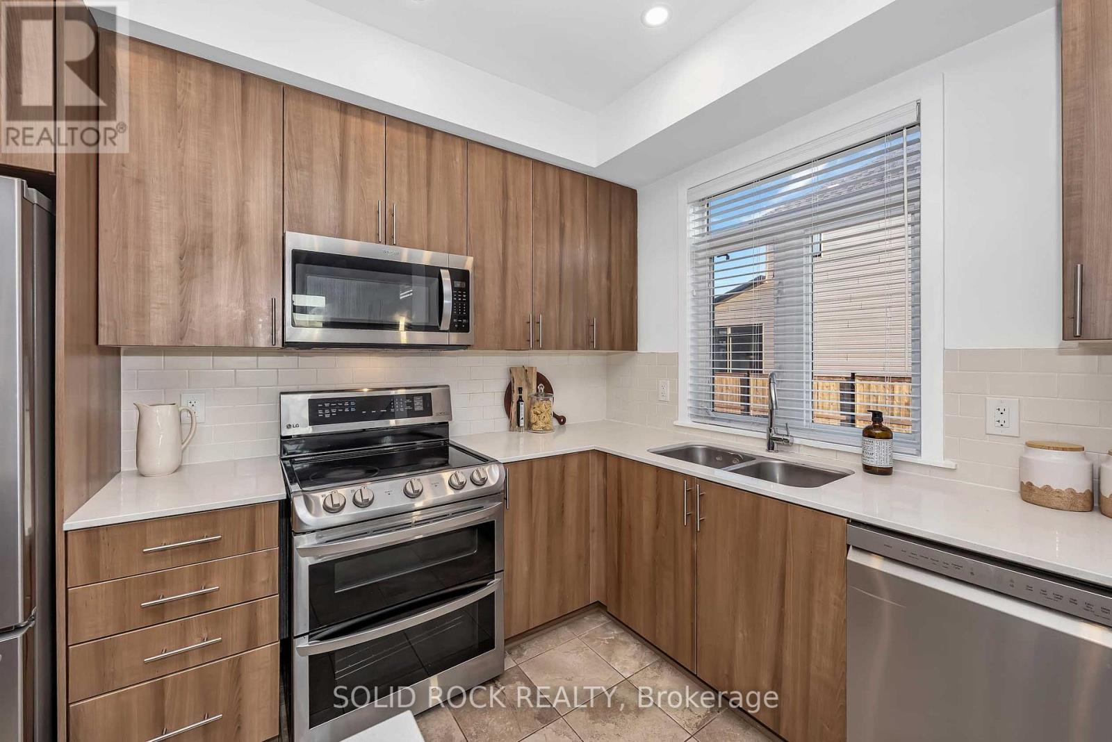 859 Solarium Avenue E Property Photo 10