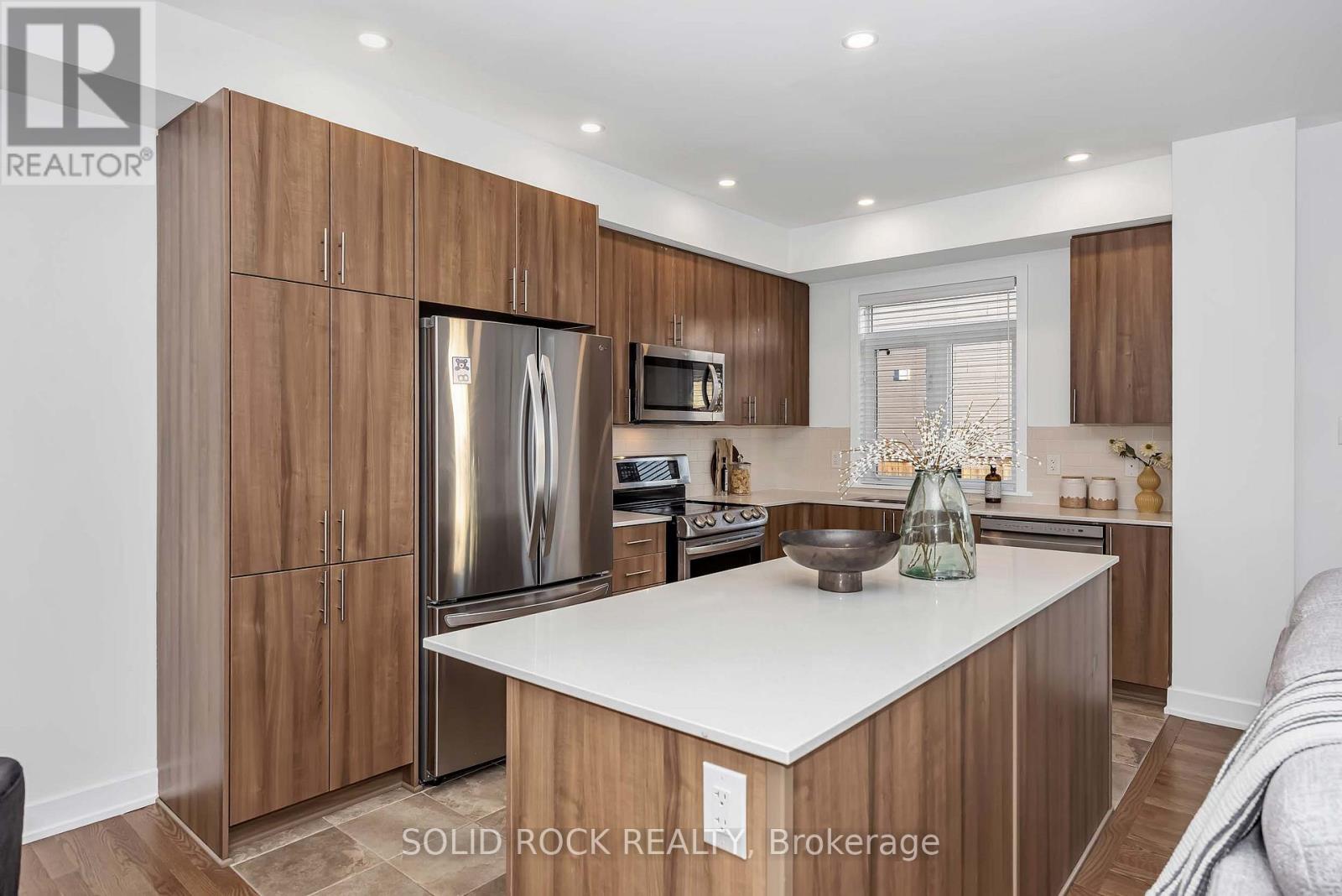 859 Solarium Avenue E Property Photo 13