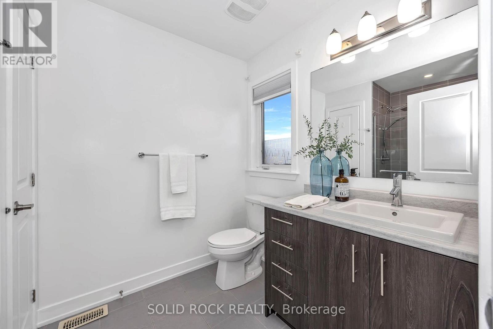 859 Solarium Avenue E Property Photo 20