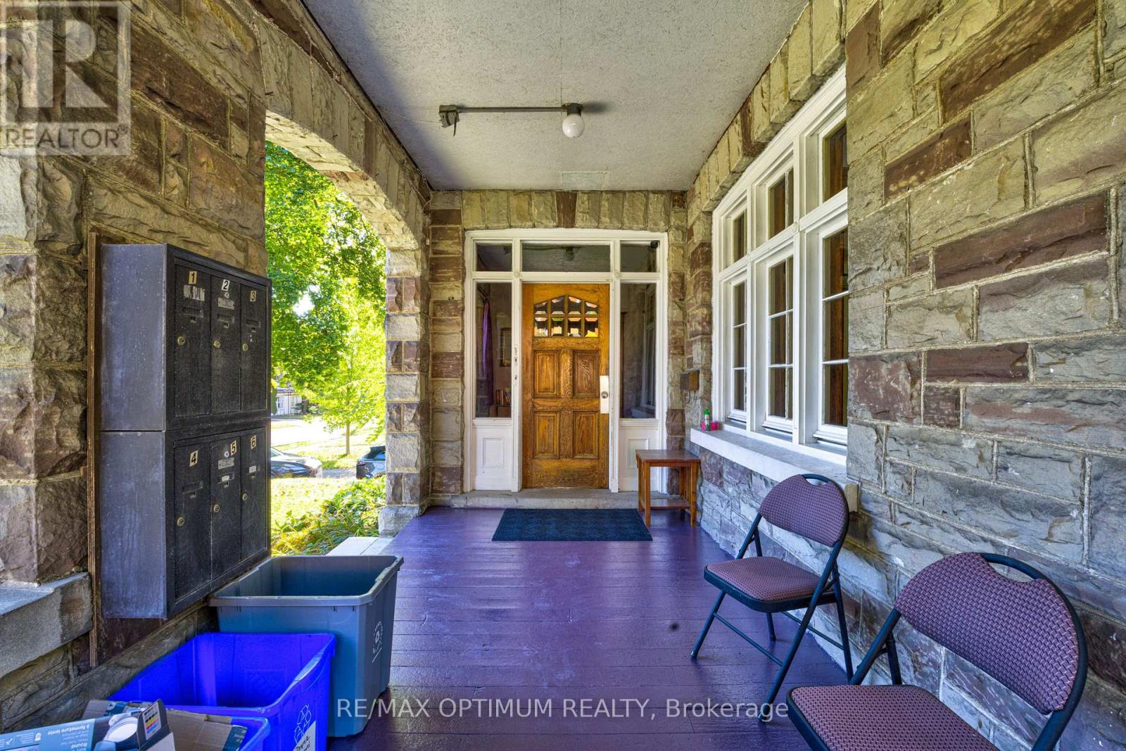 916 Queenston Road Property Photo 7