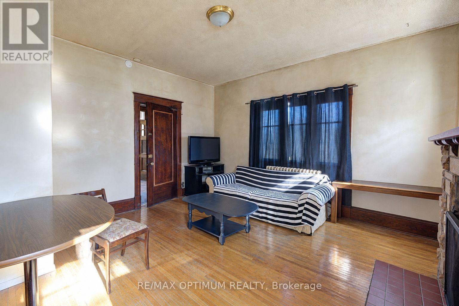 916 Queenston Road Property Photo 22