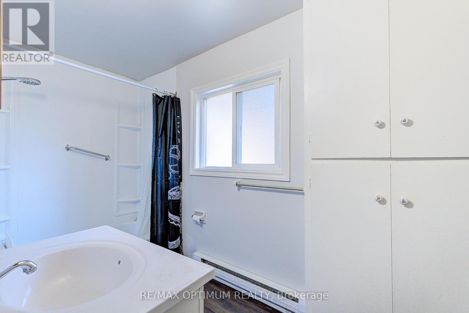 916 Queenston Road Property Photo 37