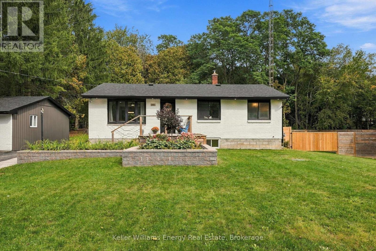 2621 Division Street N Property Photo 1