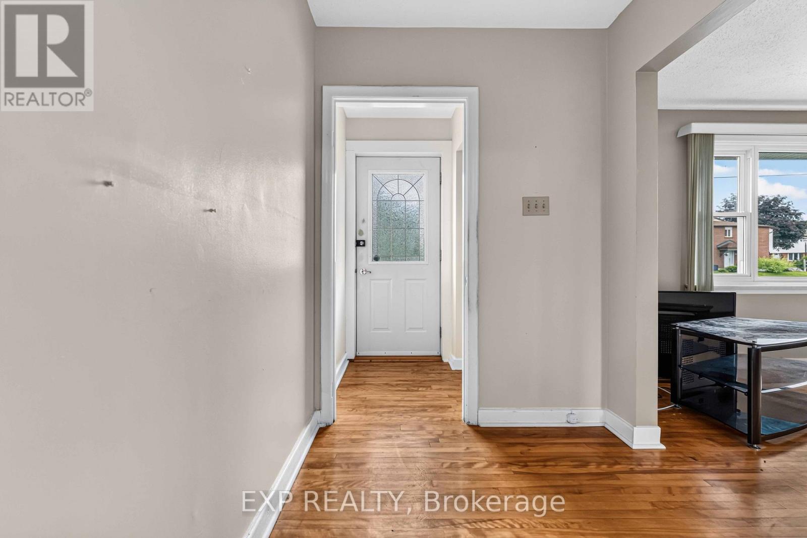 1613 Queensdale Avenue Property Photo 4
