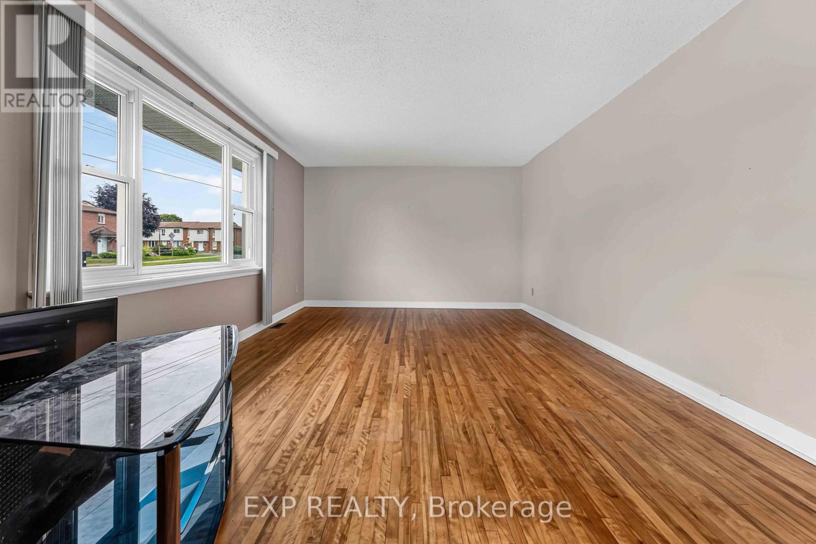1613 Queensdale Avenue Property Photo 5
