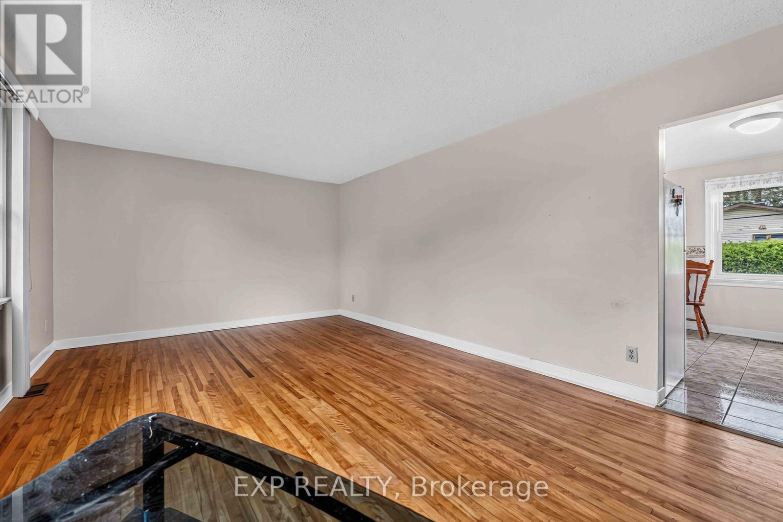 1613 Queensdale Avenue Property Photo 7