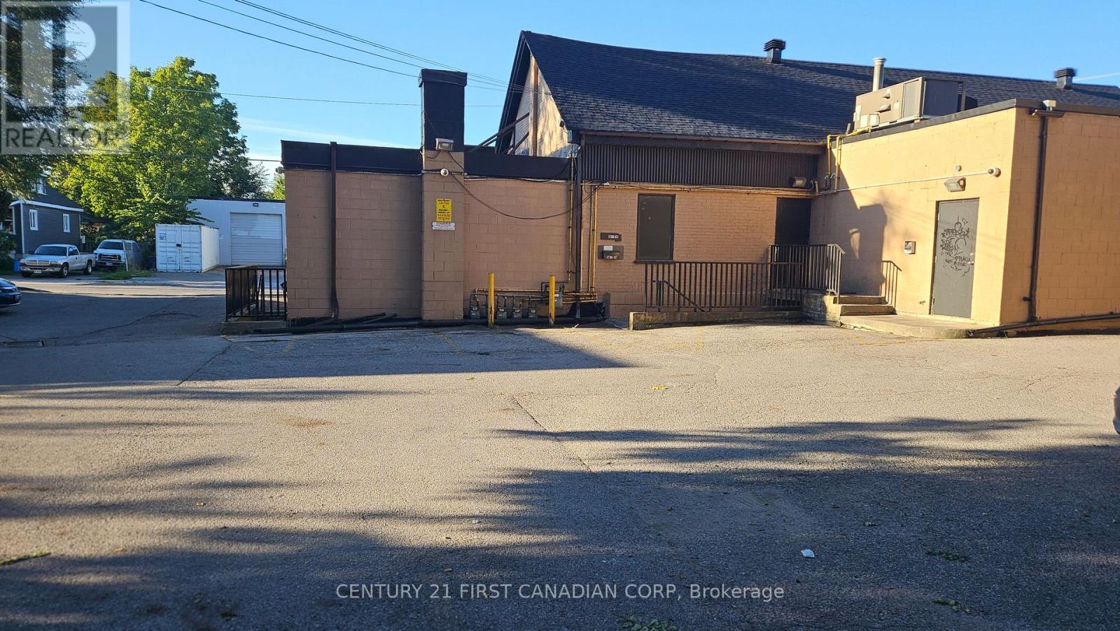 89 Wharncliffe Road N Property Photo 2