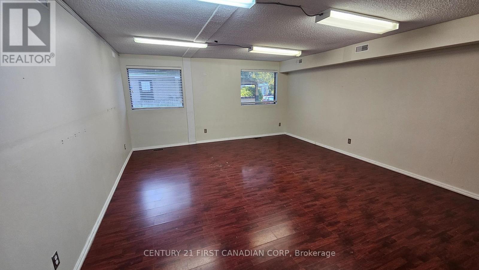 89 Wharncliffe Road N Property Photo 8