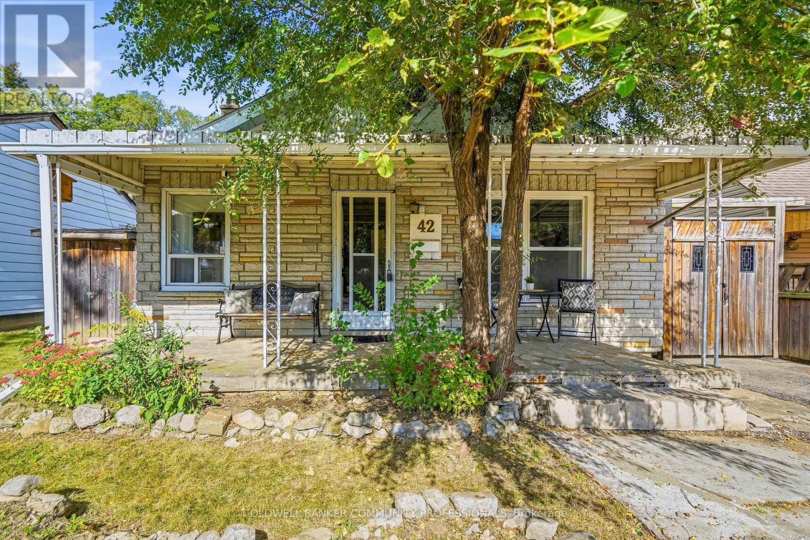 42 Sanderson Street Property Photo 5
